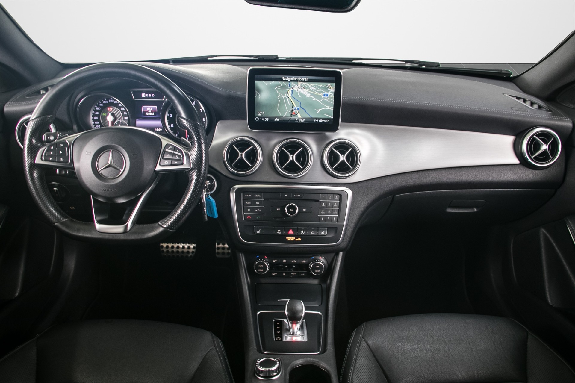 MERCEDES-BENZ CLA Shooting Brake 45 AMG 4Matic Speedshift-image-3