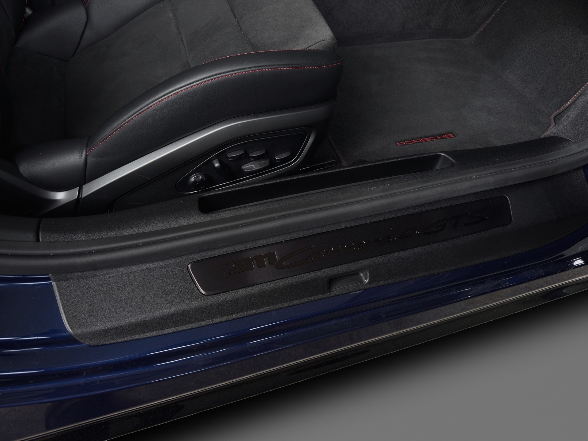 PORSCHE 911 Carrera 4 GTS Cabriolet PDK-image-17
