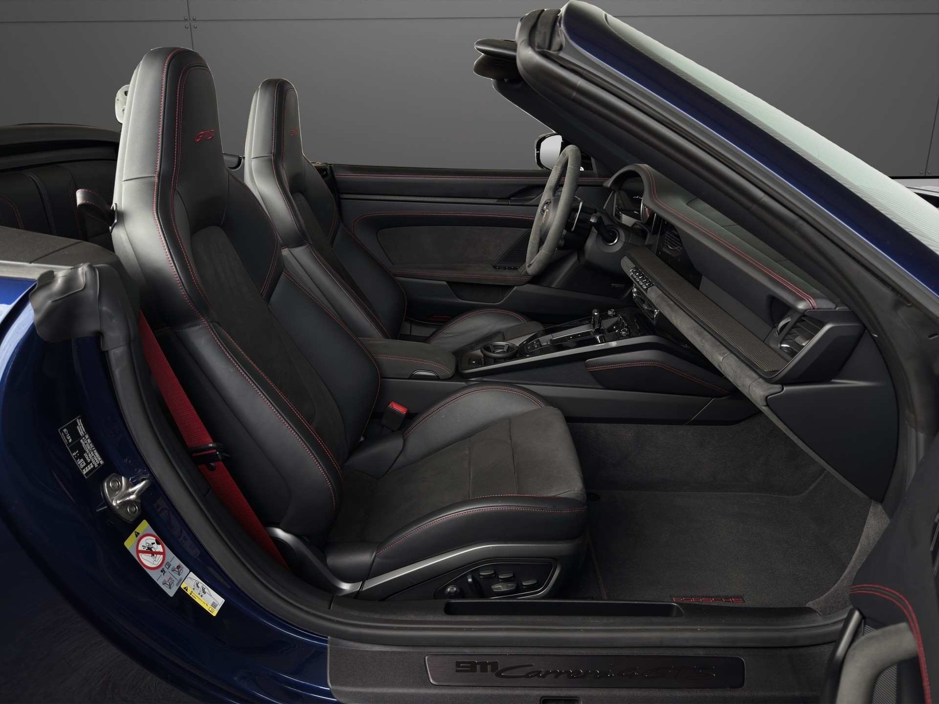 PORSCHE 911 Carrera 4 GTS Cabriolet PDK-image-10