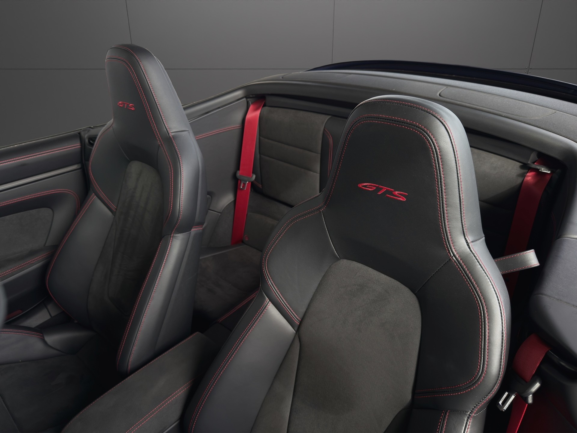 PORSCHE 911 Carrera 4 GTS Cabriolet PDK-image-9