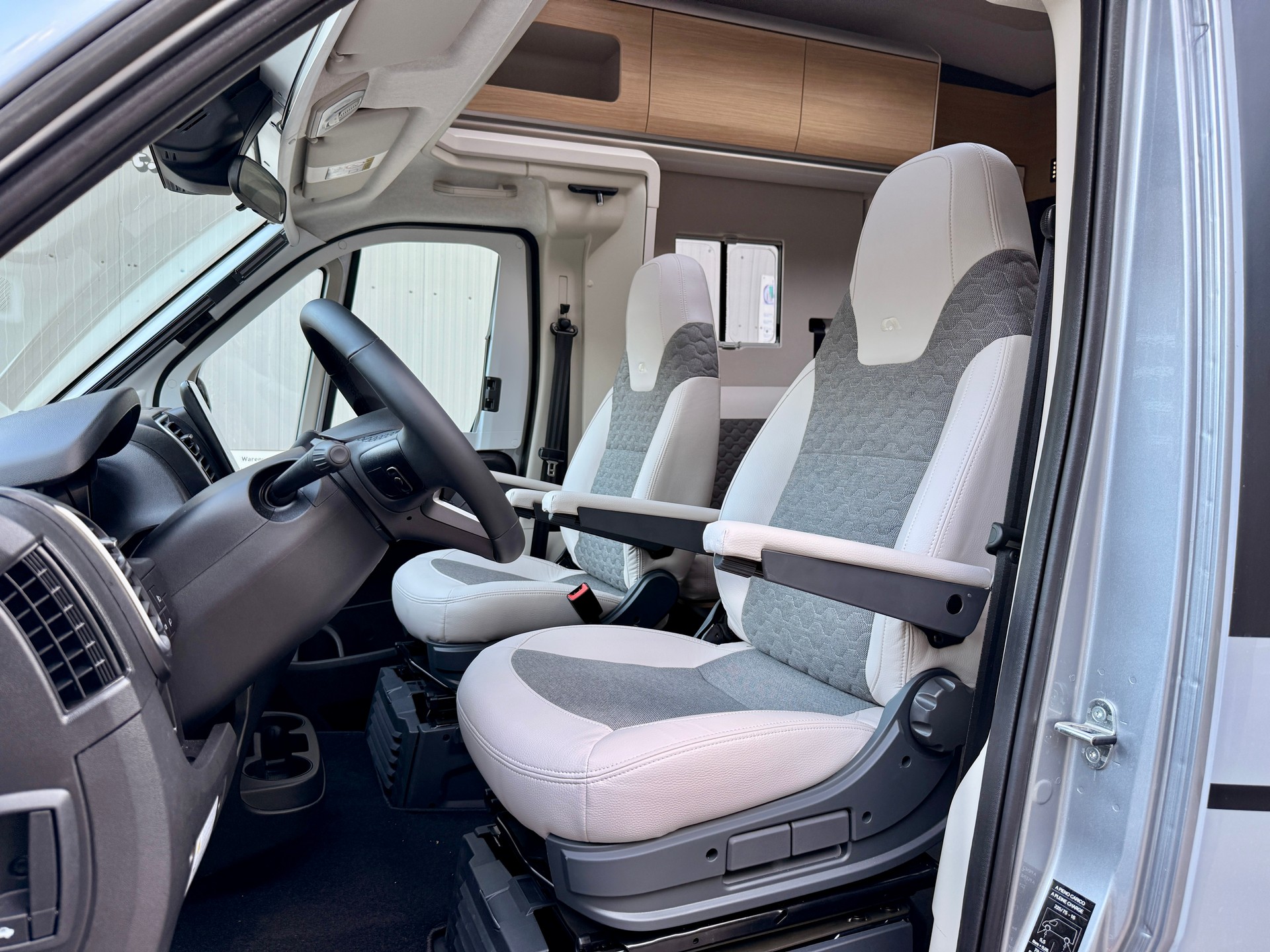 ADRIA 670 DL 60 Years Deluxe Edition-image-10