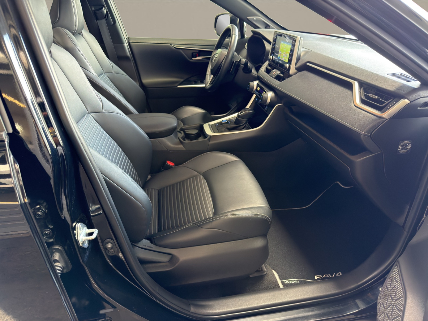 TOYOTA RAV4 2.5 HSD Black Edition-image-10