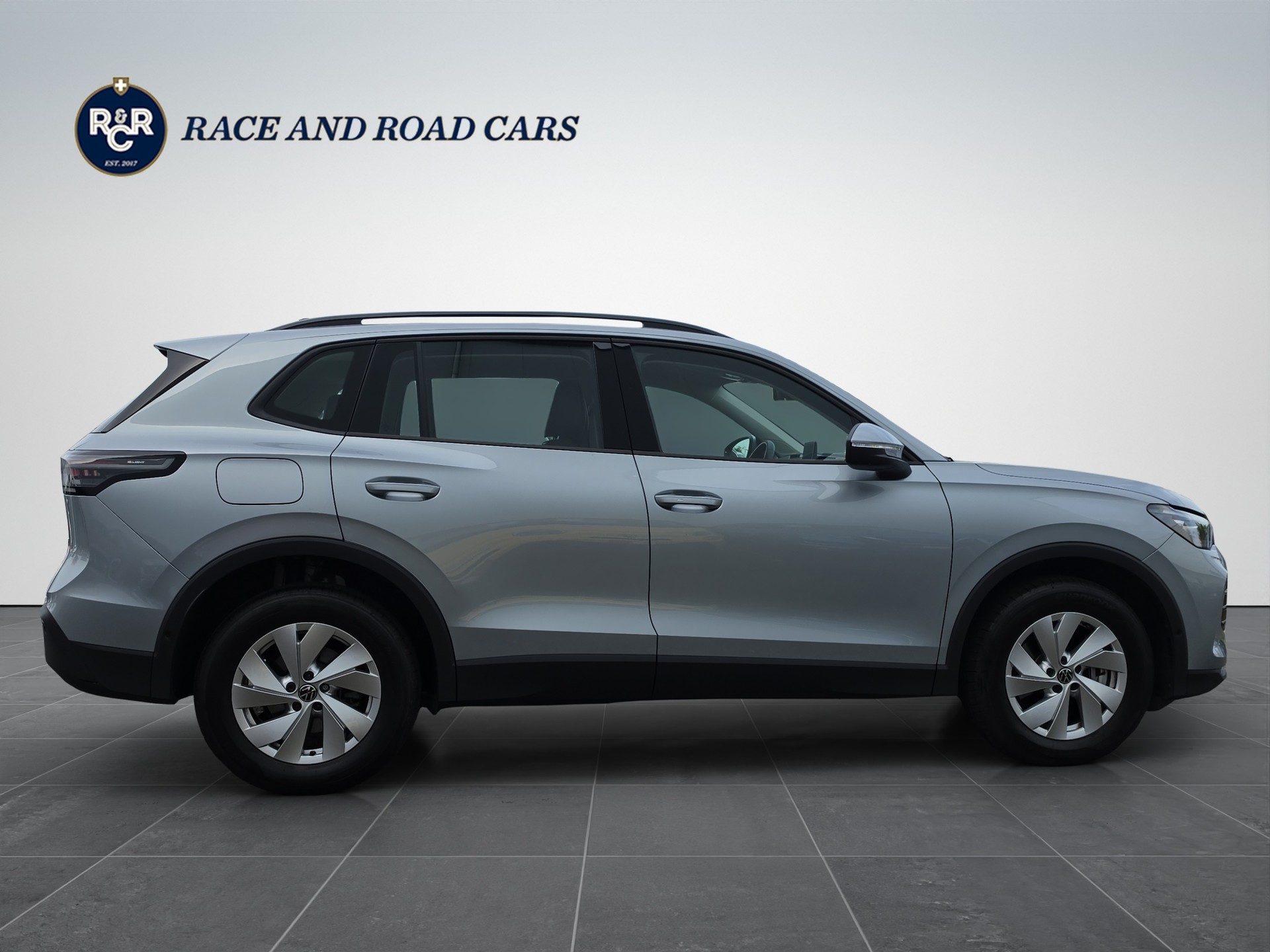 VW Tiguan 2.0 TSI Life DSG 4motion-image-3