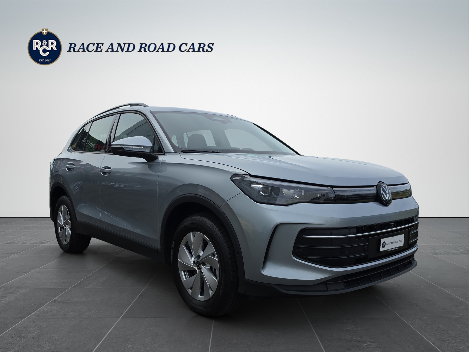 VW Tiguan 2.0 TSI Life DSG 4motion-image-2