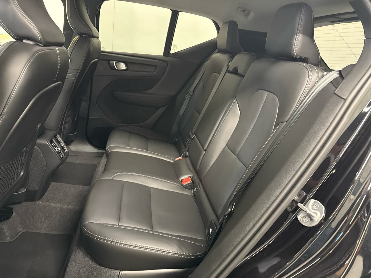 VOLVO XC40 B3 Plus Dark DCT-image-9