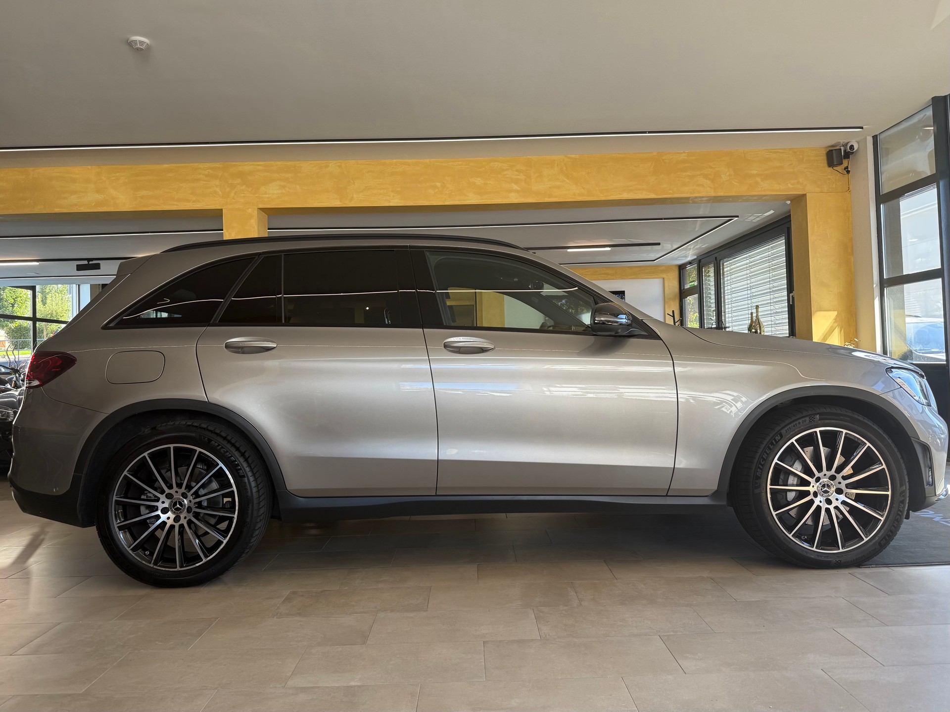 MERCEDES-BENZ GLC 300 d AMG Line 4Matic 9G-Tronic-showroom-element-1