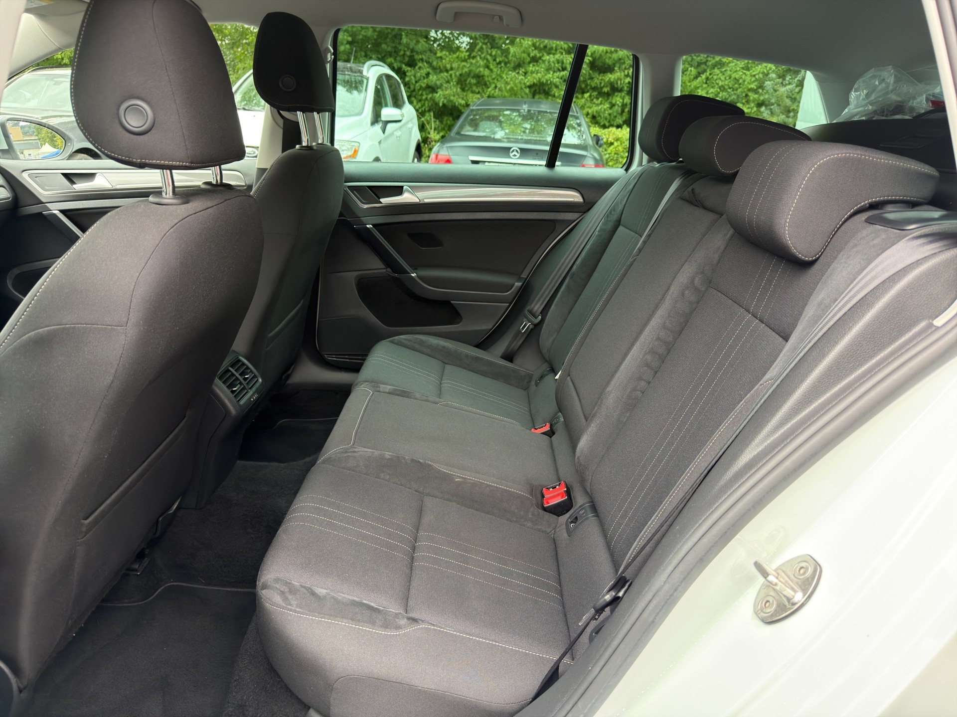 VW Golf 2.0 TDI Alltrack 4Motion-image-11