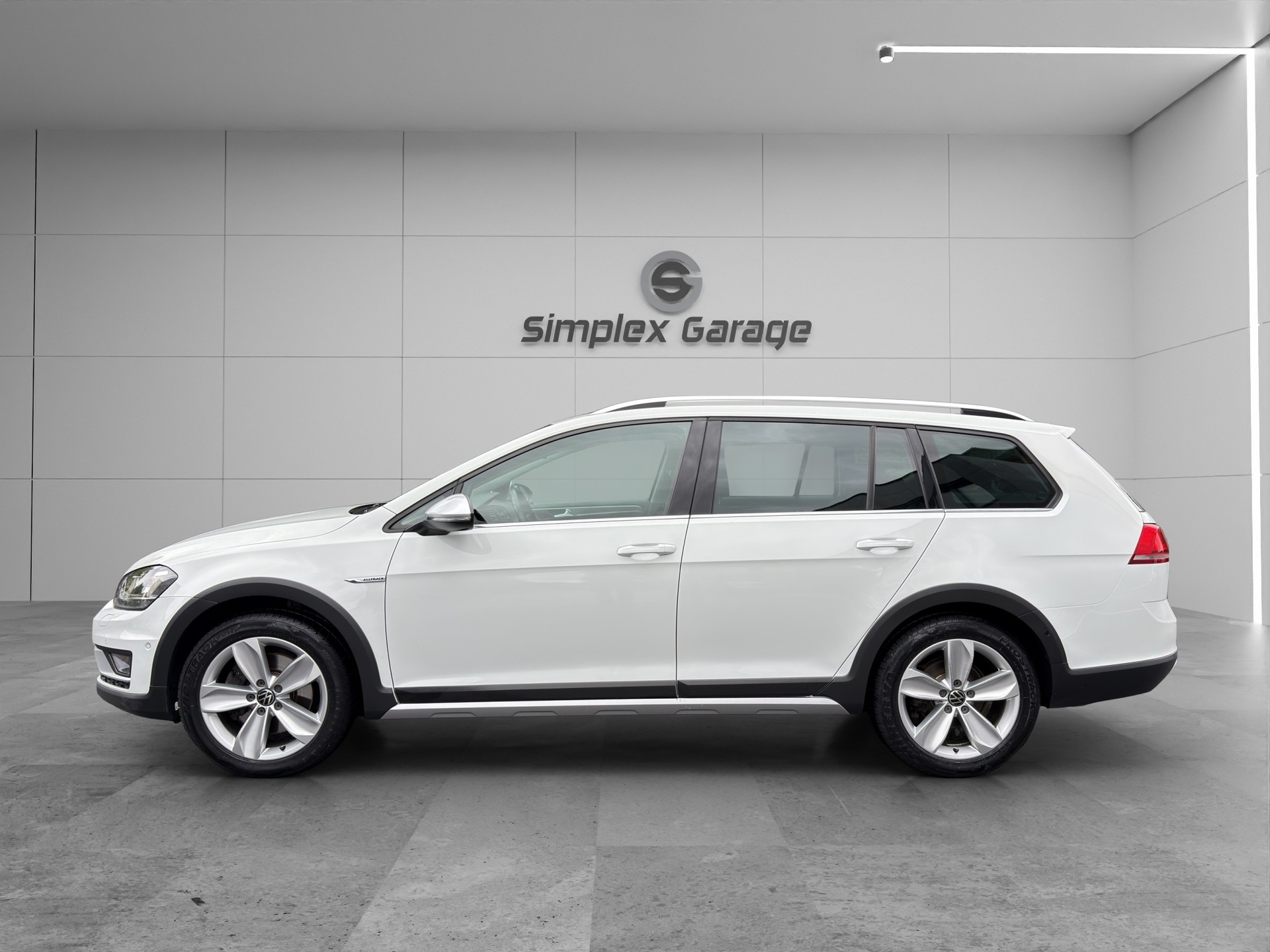 VW Golf 2.0 TDI Alltrack 4Motion-image-1