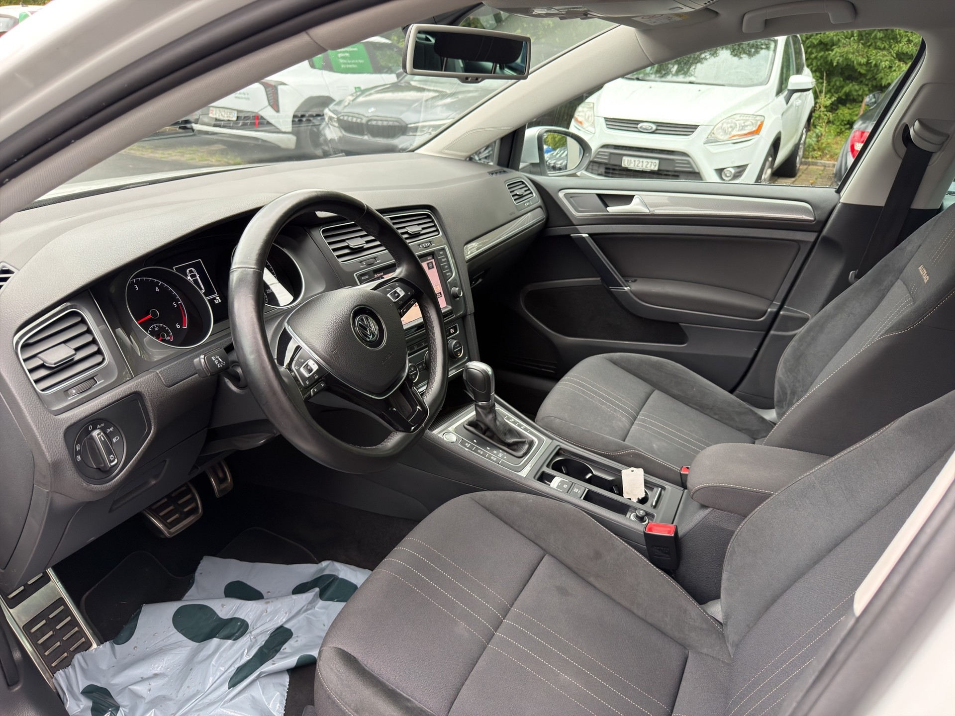 VW Golf 2.0 TDI Alltrack 4Motion-image-9