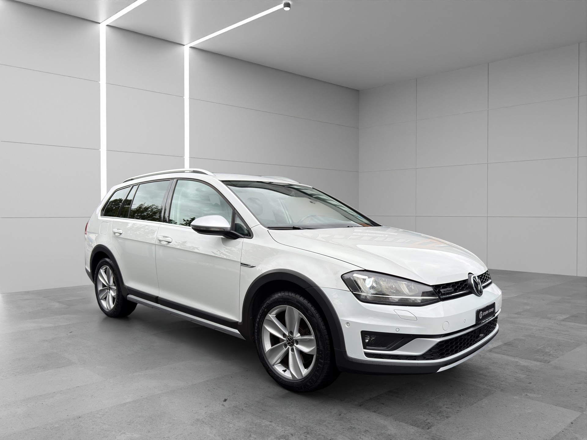 VW Golf 2.0 TDI Alltrack 4Motion-image-6