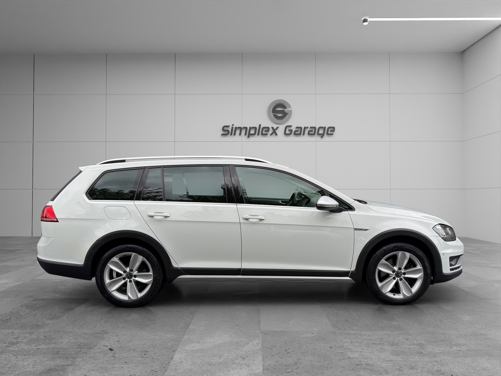 VW Golf 2.0 TDI Alltrack 4Motion-image-5