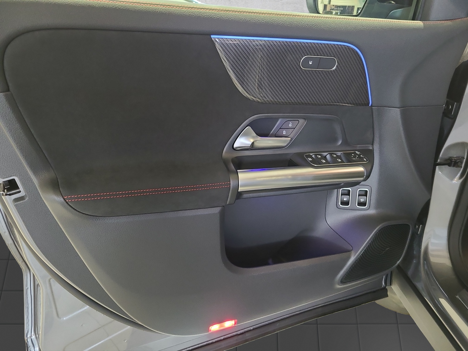 MERCEDES-BENZ GLA 250 e AMG EQ Star-image-15