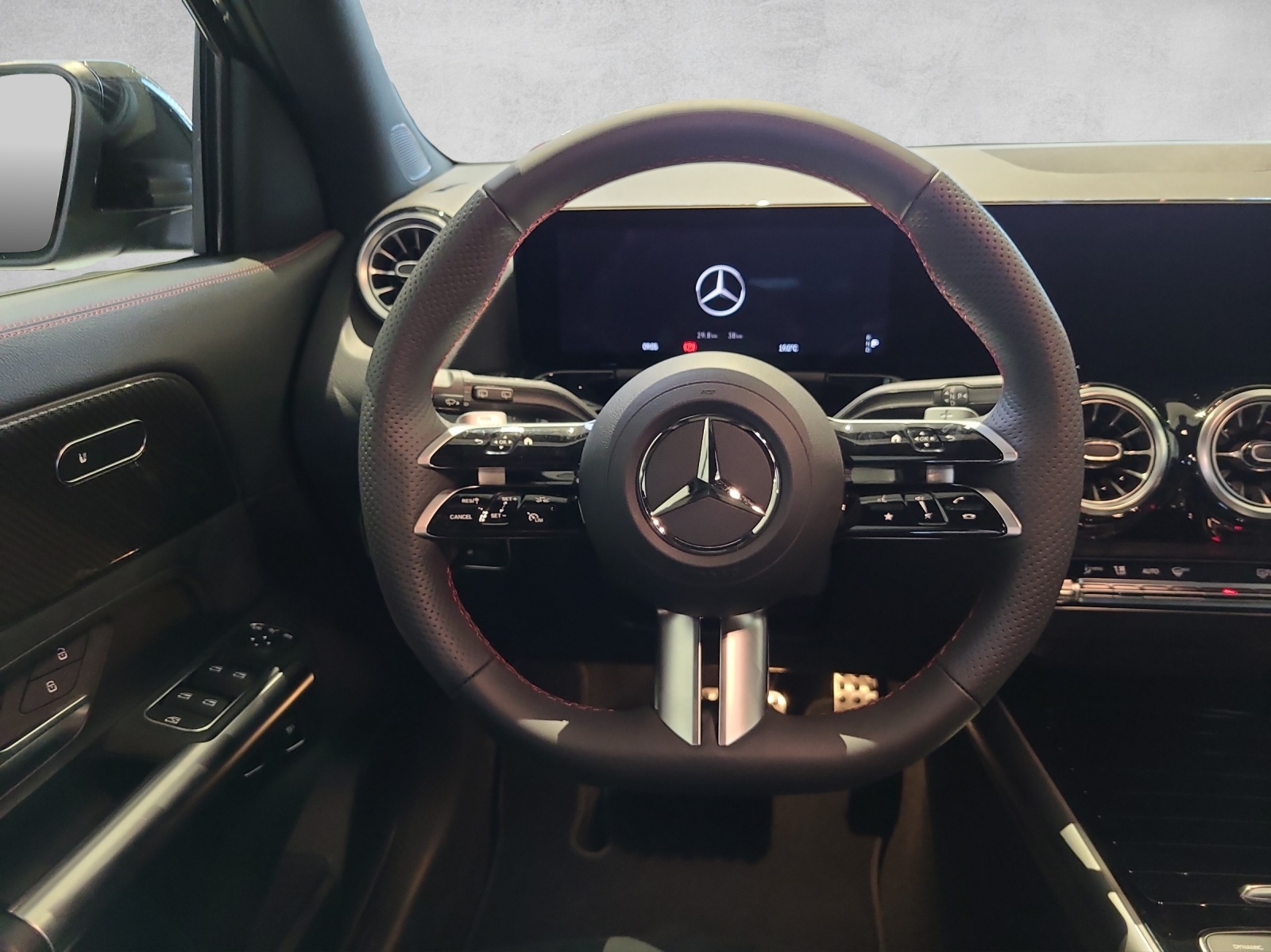 MERCEDES-BENZ GLA 250 e AMG EQ Star-image-4