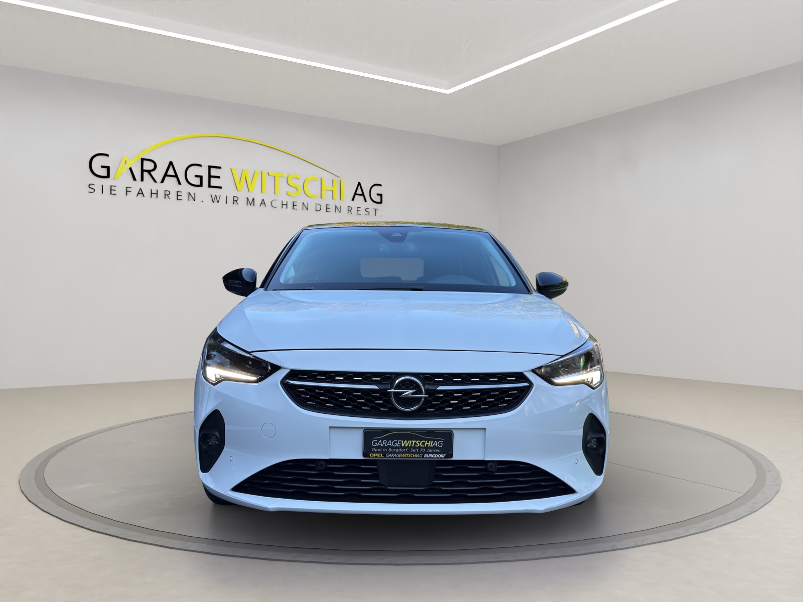 OPEL Corsa-e Elegance-showroom-element-2