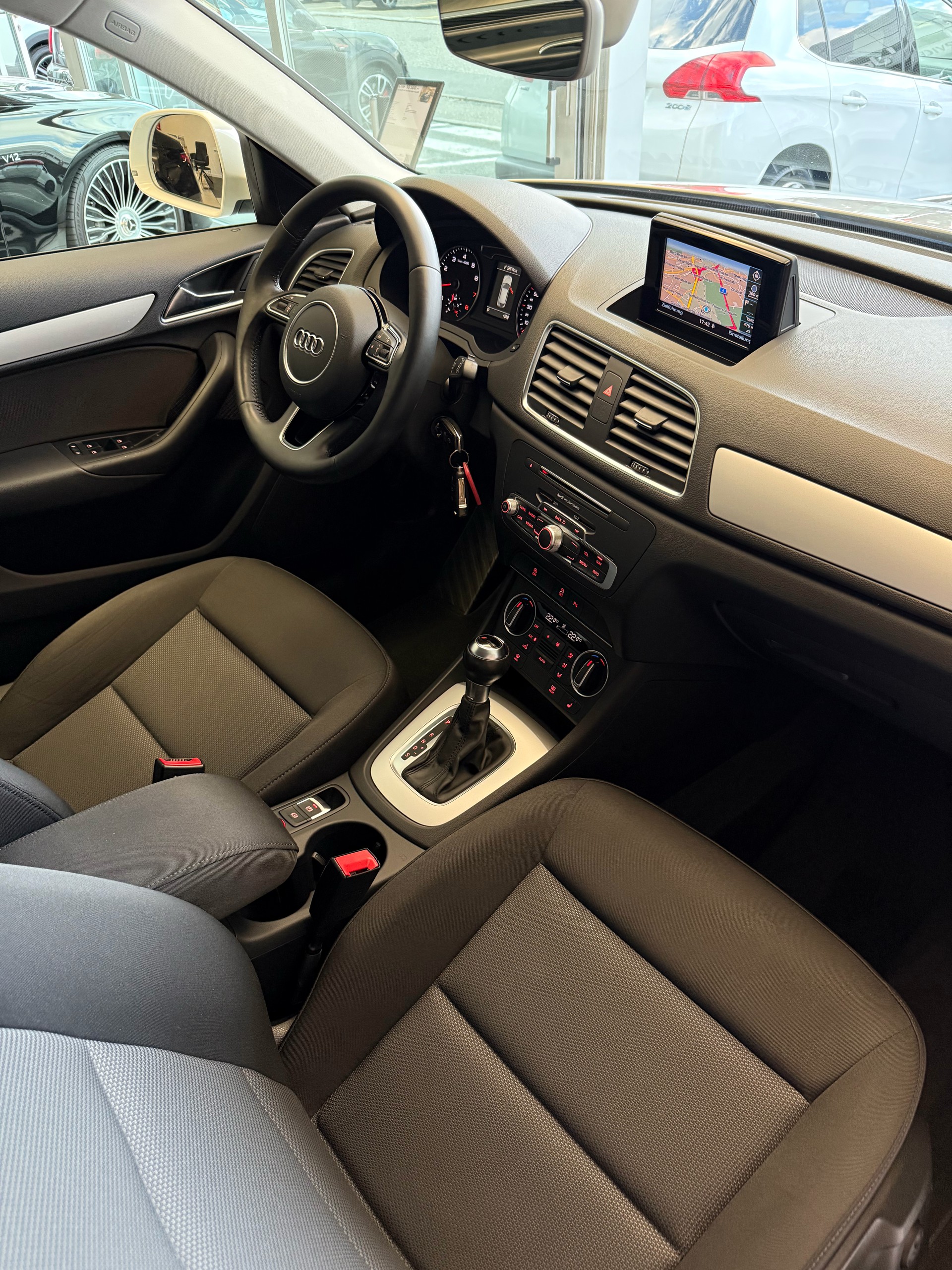 AUDI Q3 1.4 TFSI S-tronic-image-10
