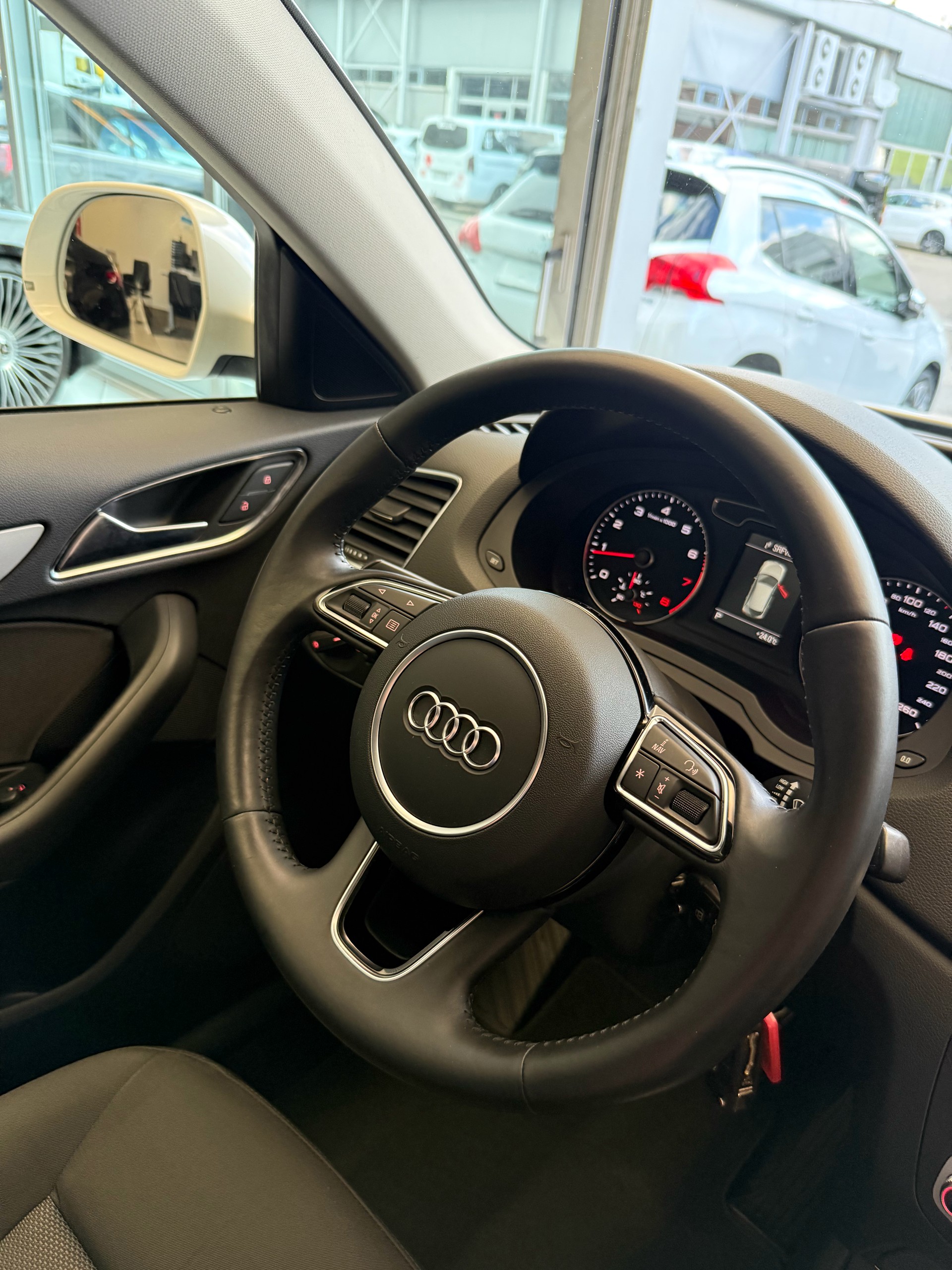 AUDI Q3 1.4 TFSI S-tronic-image-11