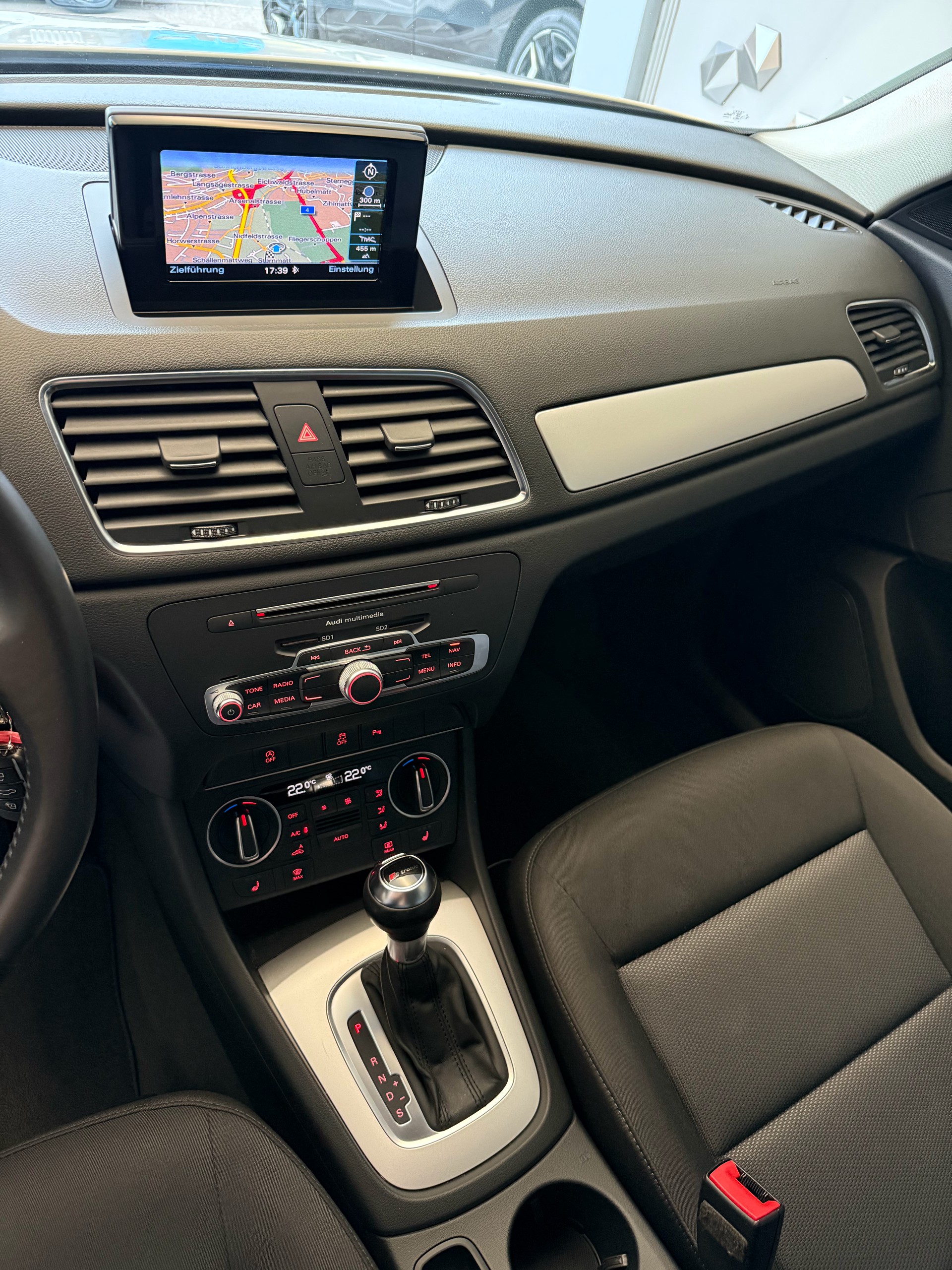 AUDI Q3 1.4 TFSI S-tronic-image-12