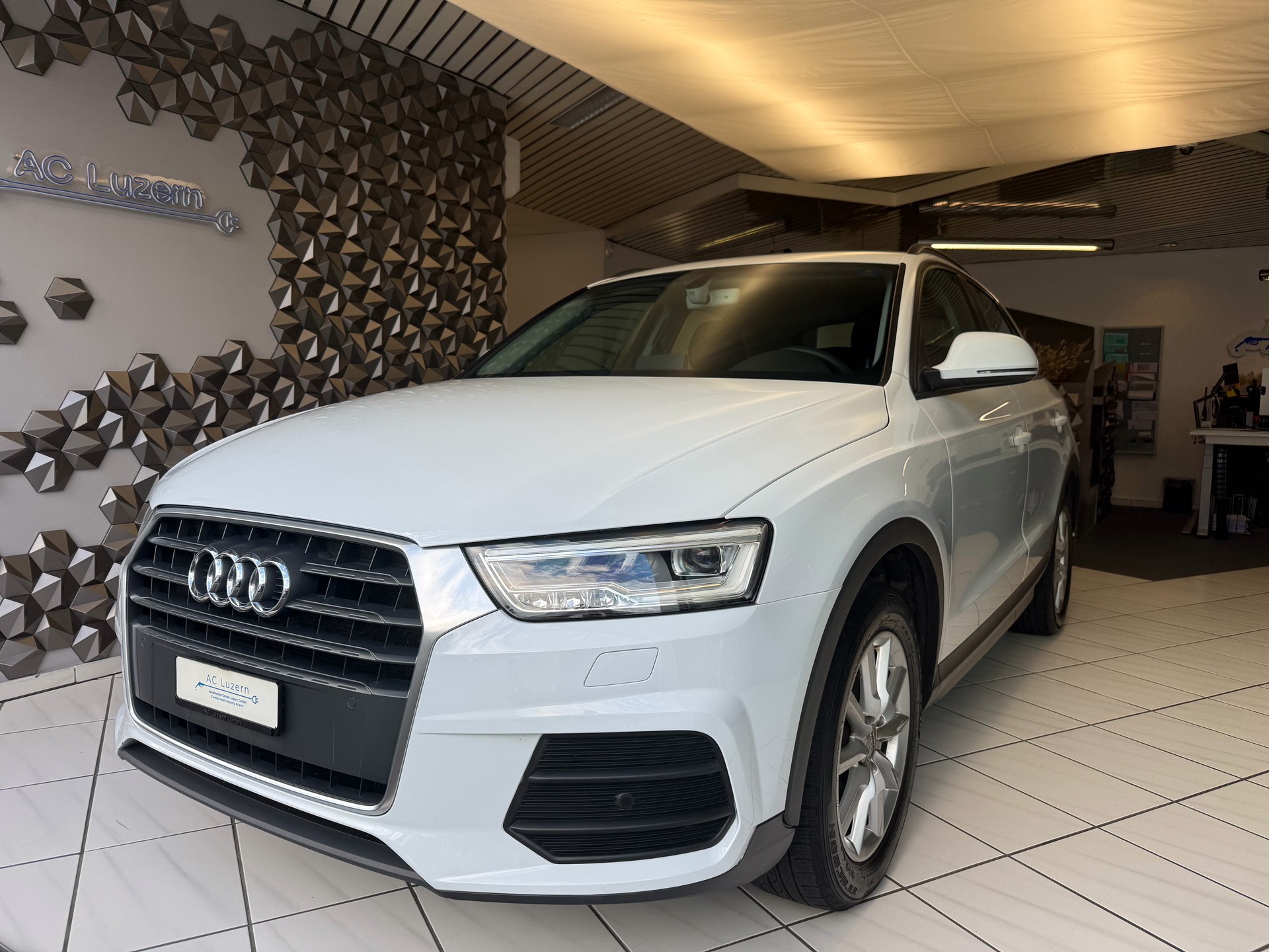 AUDI Q3 1.4 TFSI S-tronic-image-0