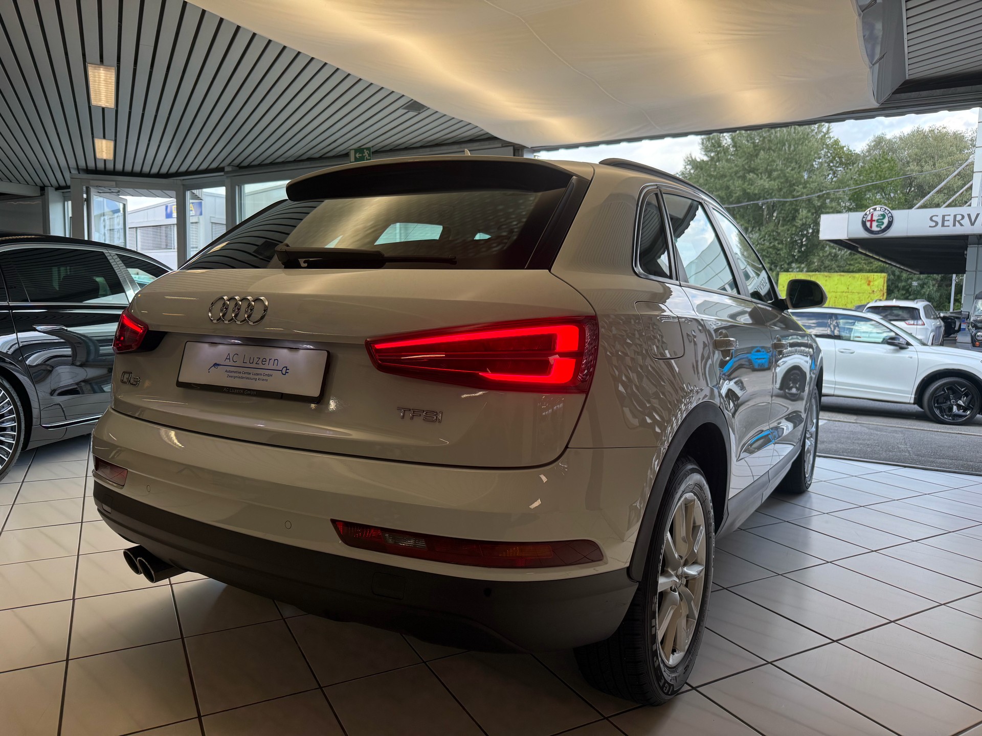 AUDI Q3 1.4 TFSI S-tronic-image-2