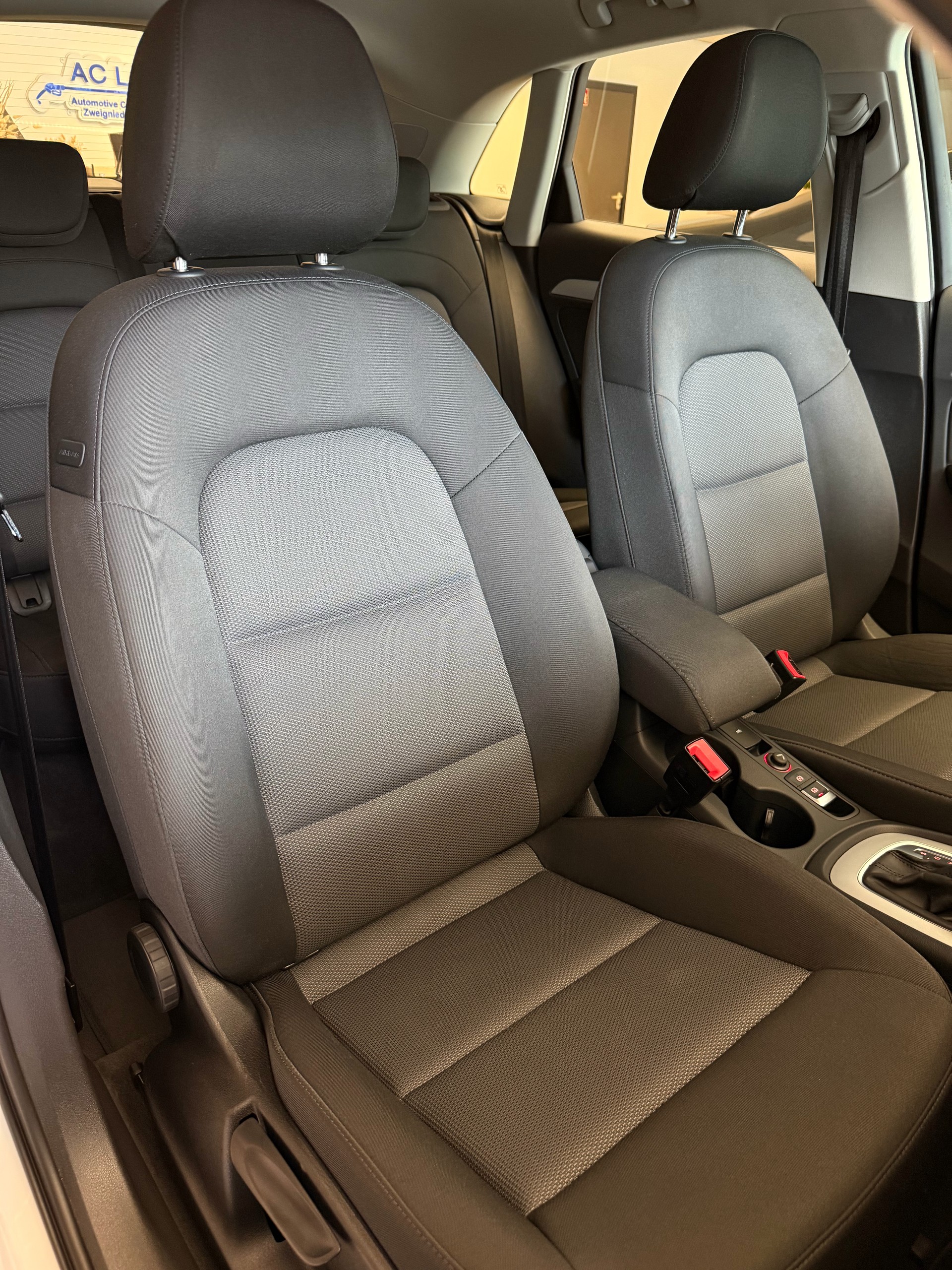 AUDI Q3 1.4 TFSI S-tronic-image-9