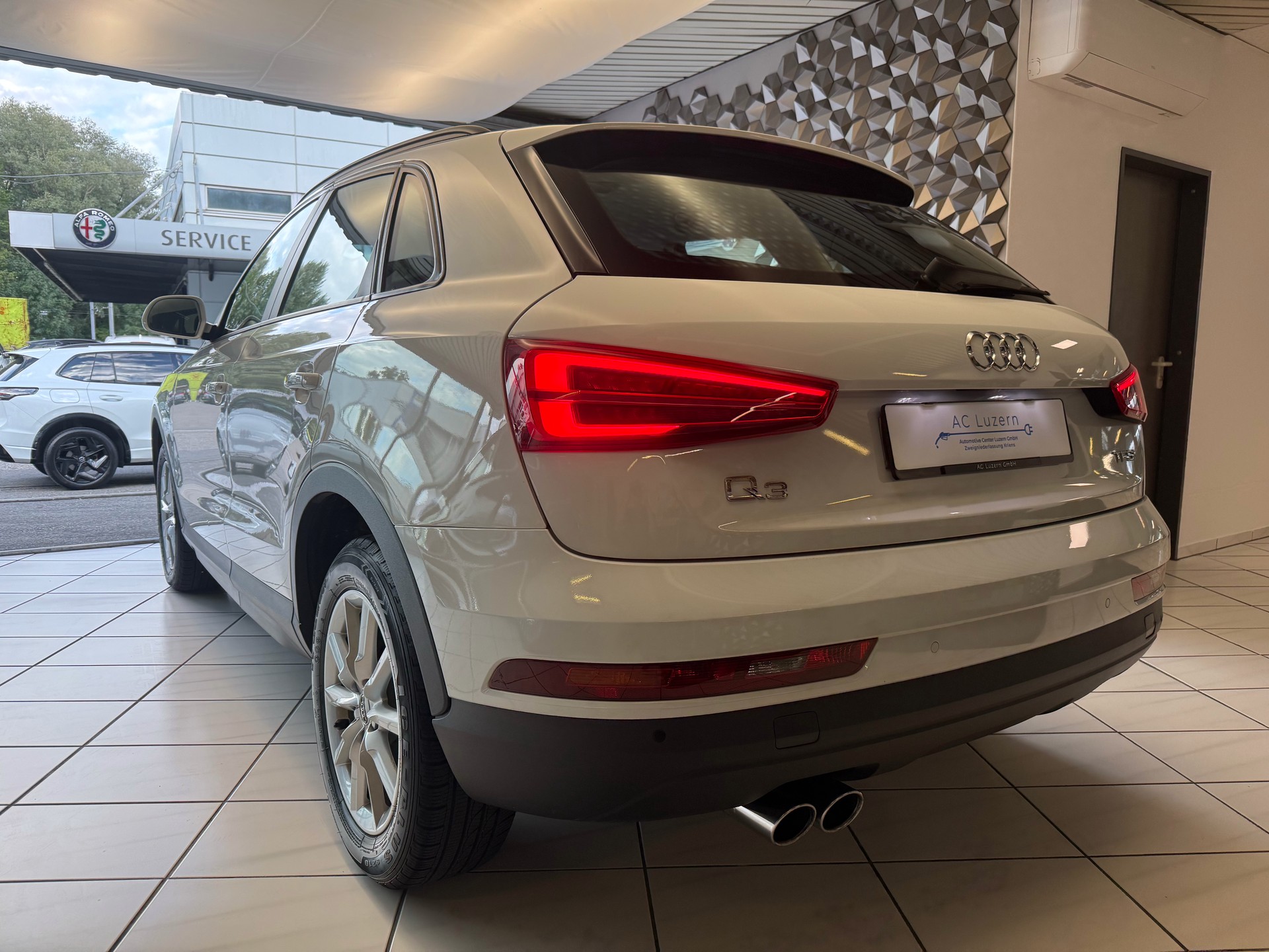 AUDI Q3 1.4 TFSI S-tronic-image-1