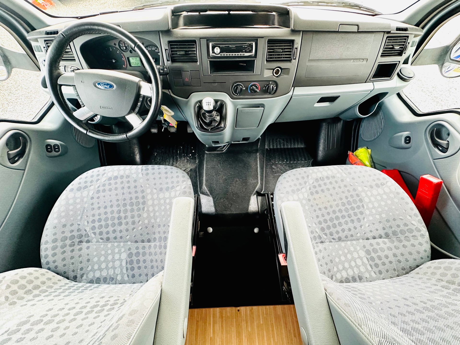 FORD 2.2TDCi 140PS TEC *** ETAGENBETT/ Top Family Camper***-image-26