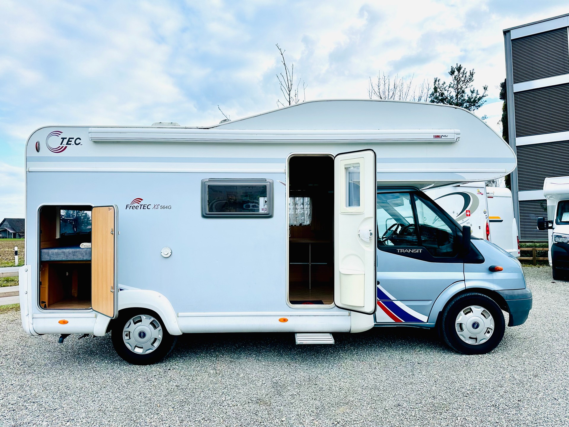 FORD 2.2TDCi 140PS TEC *** ETAGENBETT/ Top Family Camper***-showroom-element-1
