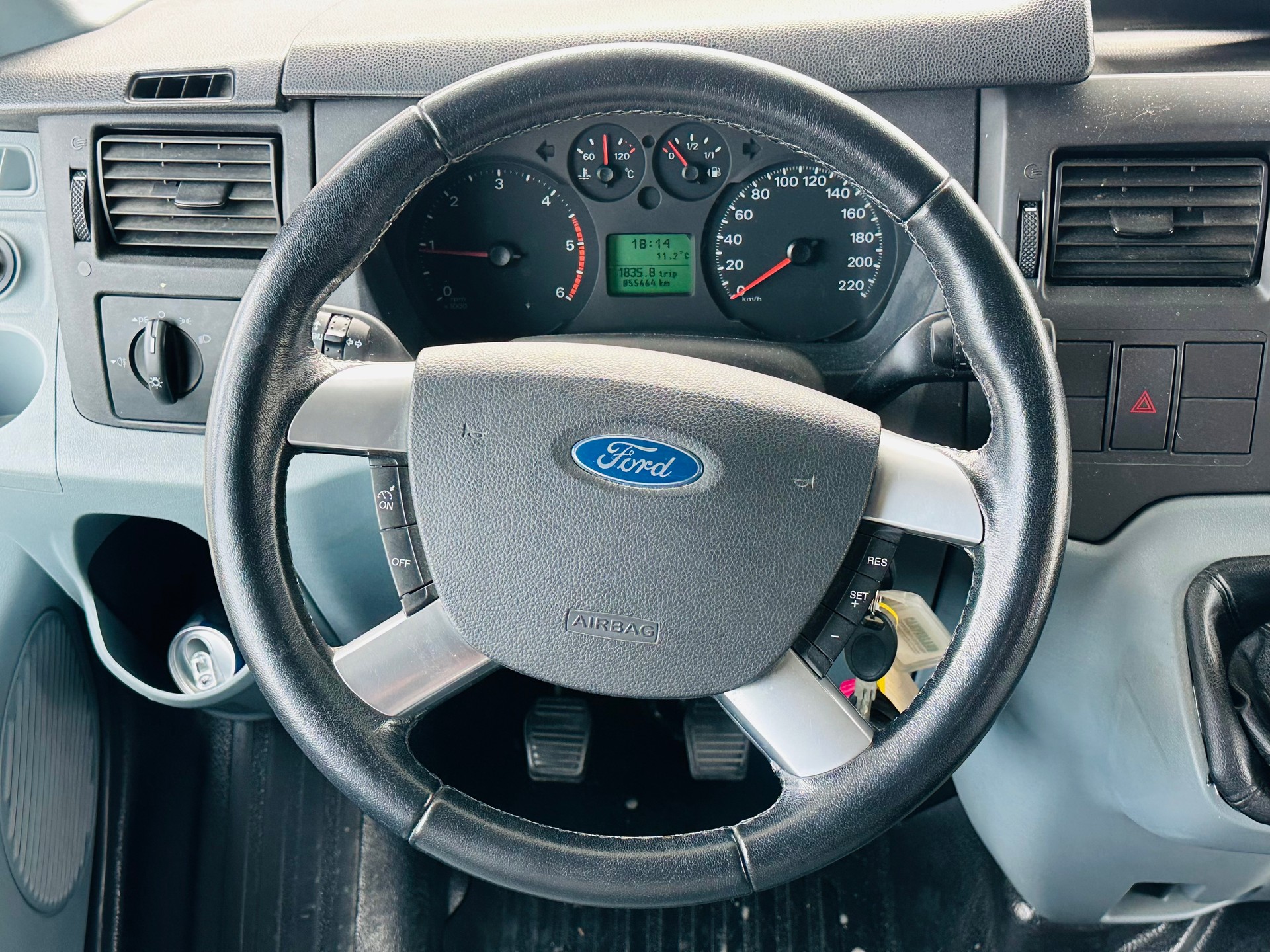 FORD 2.2TDCi 140PS TEC *** ETAGENBETT/ Top Family Camper***-image-27