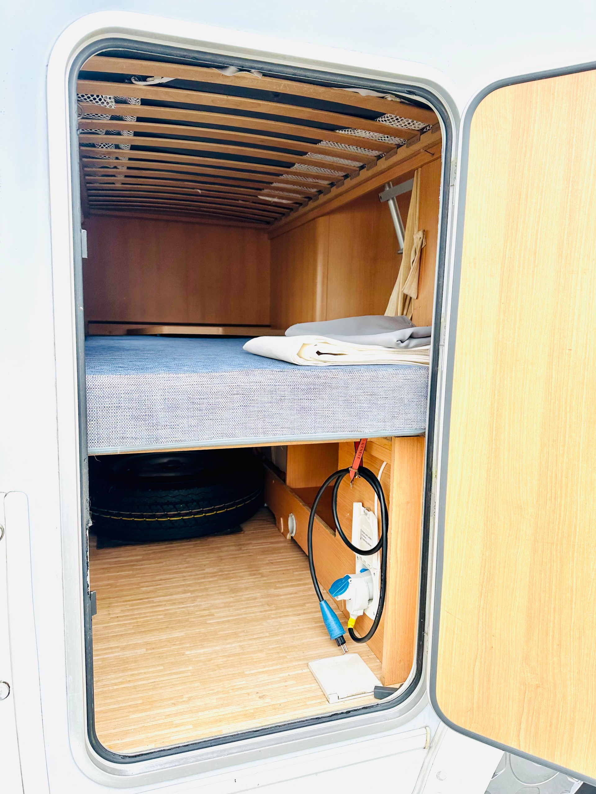 FORD 2.2TDCi 140PS TEC *** ETAGENBETT/ Top Family Camper***-image-25