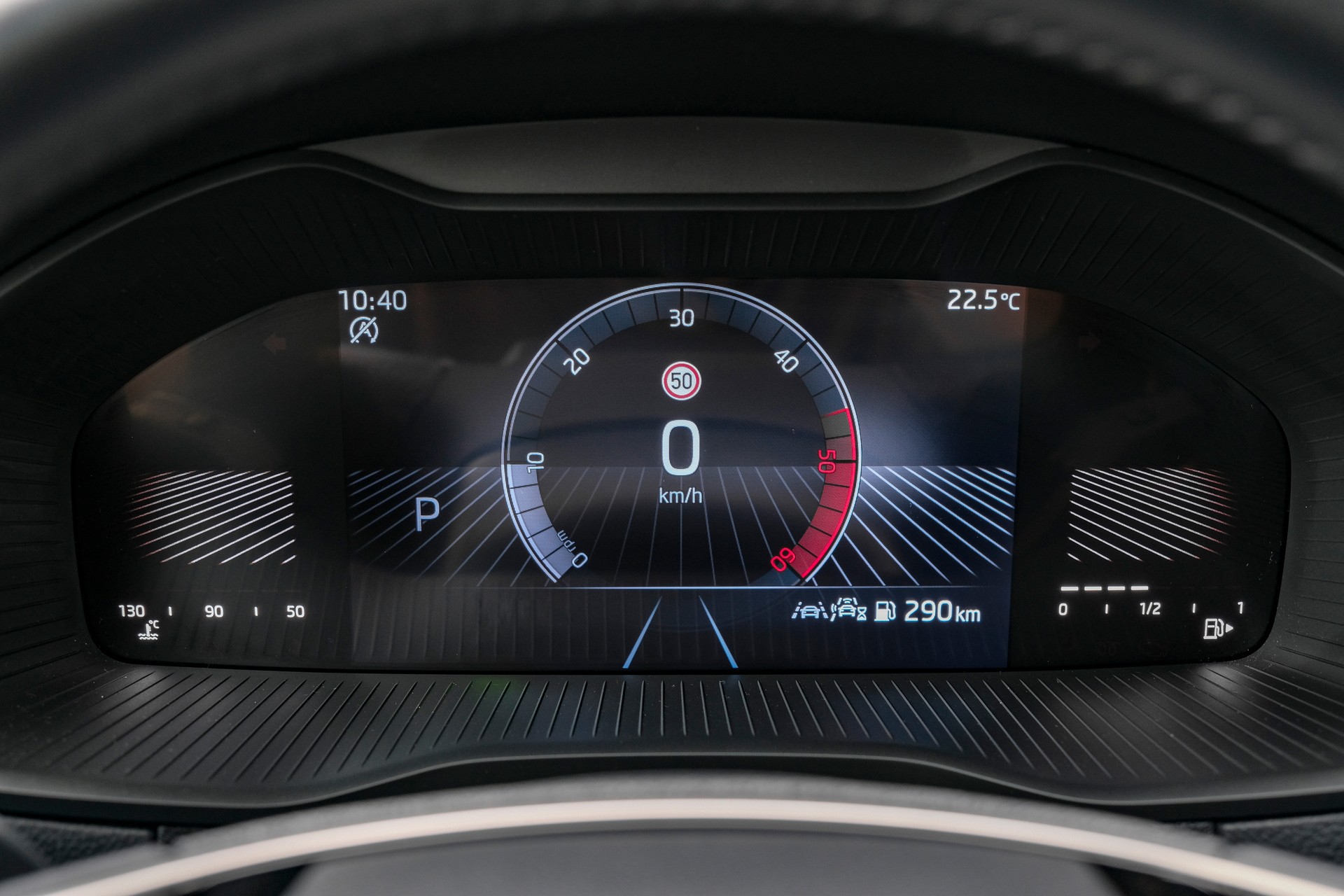SKODA Karoq 1.5 TSI Fresh DSG-image-16