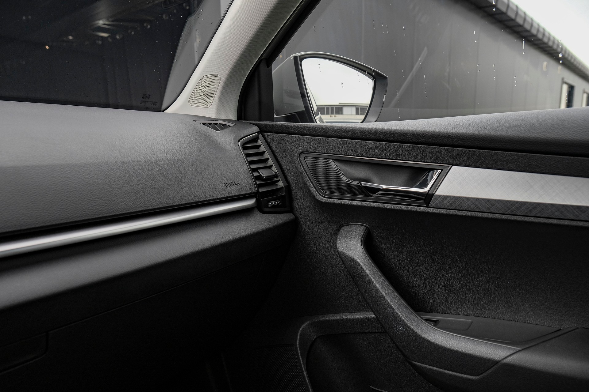 SKODA Karoq 1.5 TSI Fresh DSG-image-21