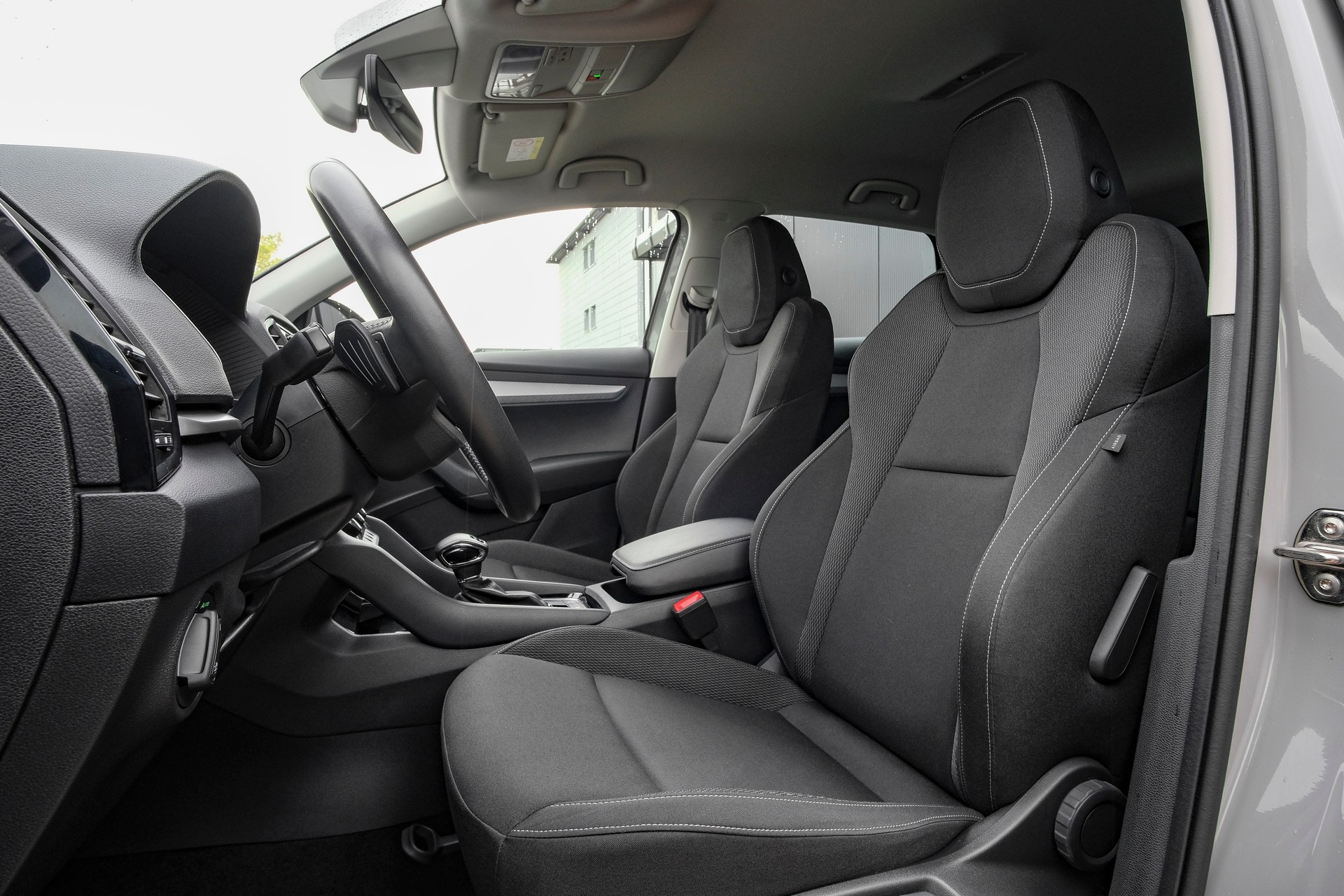SKODA Karoq 1.5 TSI Fresh DSG-image-9