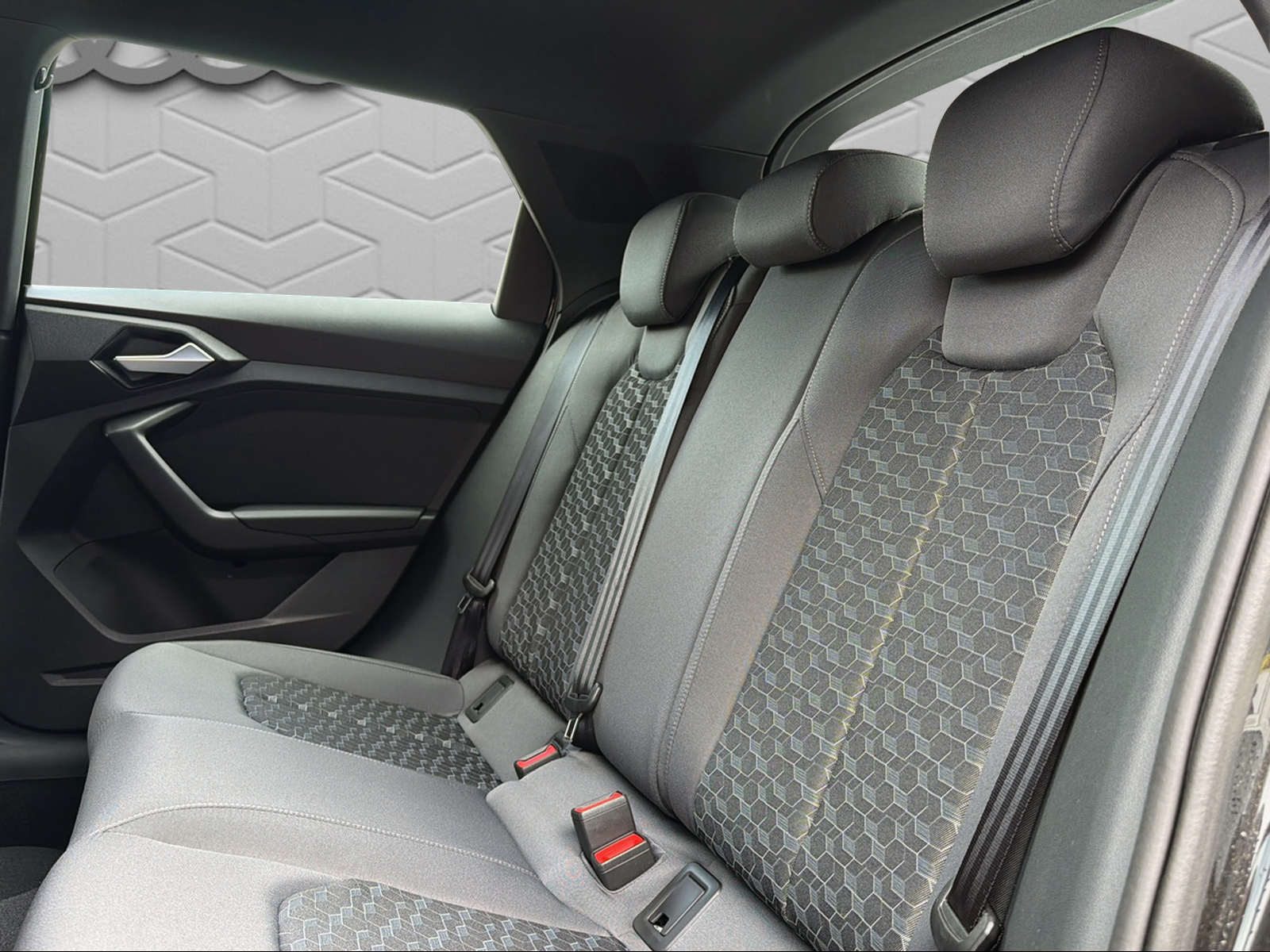 AUDI A1 Sportback 30 TFSI Attraction-image-12