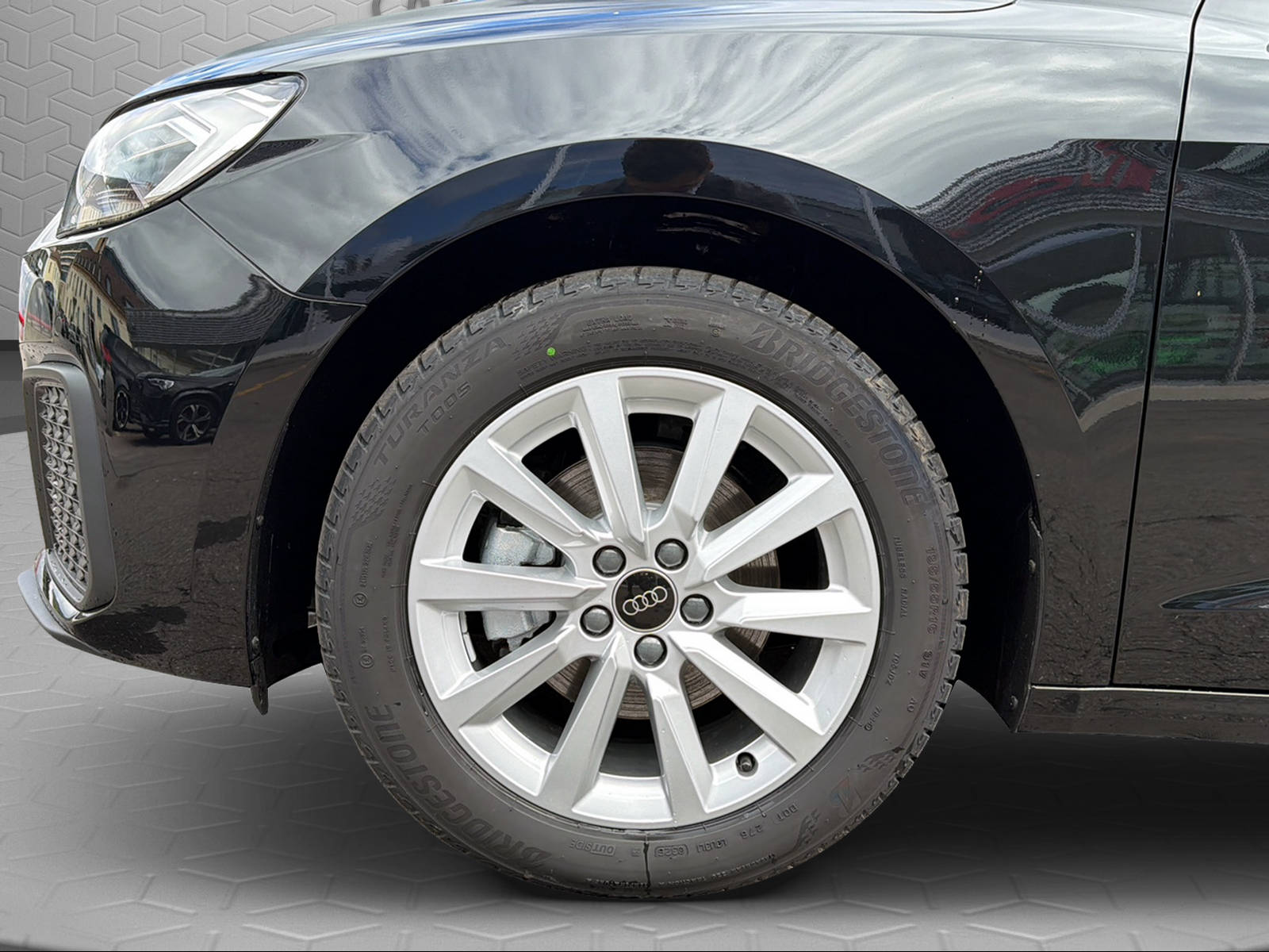 AUDI A1 Sportback 30 TFSI Attraction-image-5