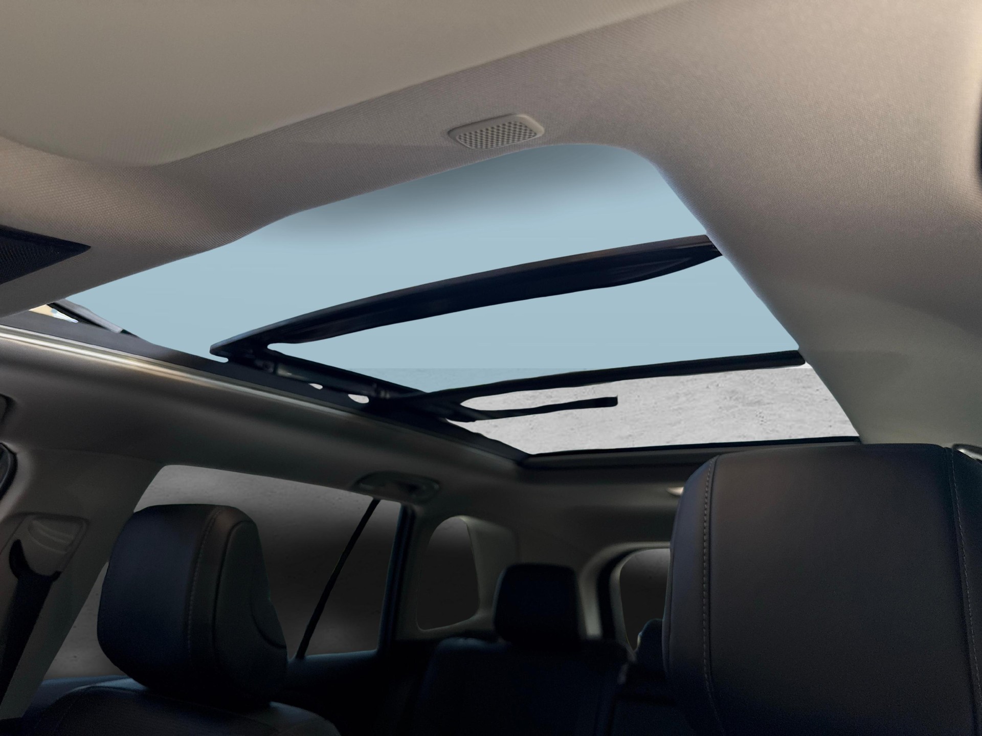 TOYOTA RAV4 2.5 HEV Premium-image-17