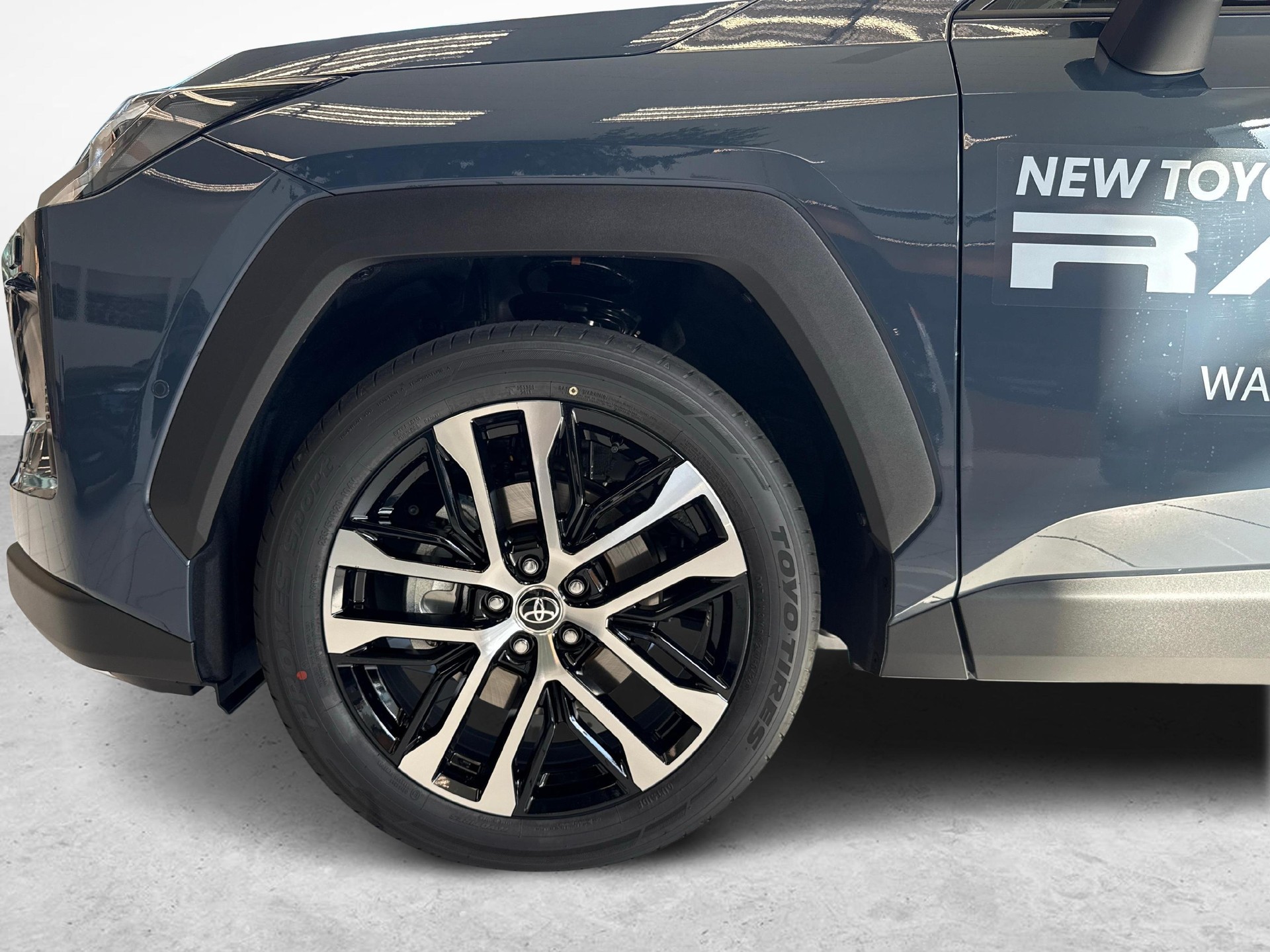 TOYOTA RAV4 2.5 HEV Premium-image-14