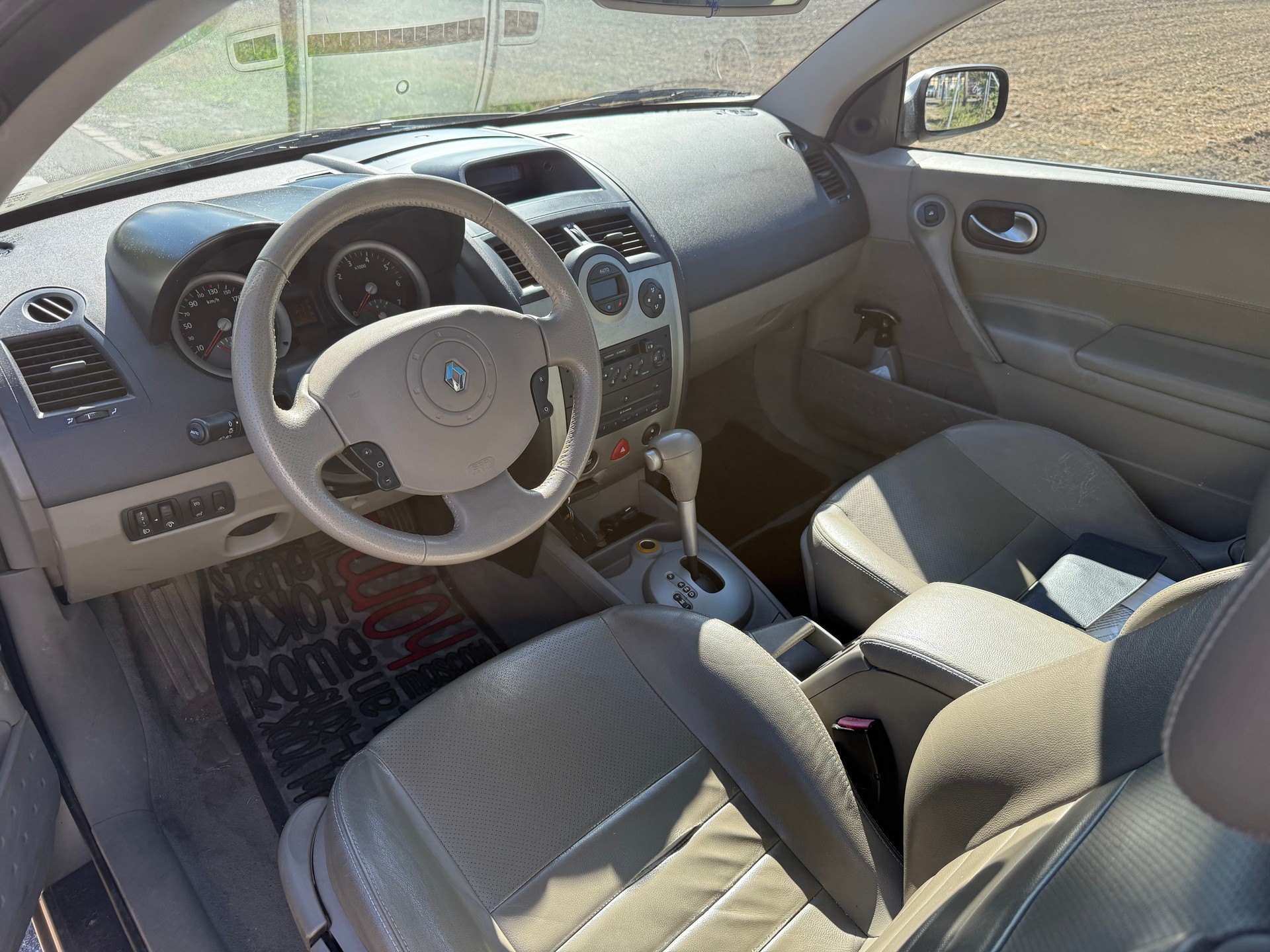 RENAULT Mégane C-C 2.0 16V Privilège Luxe-image-8