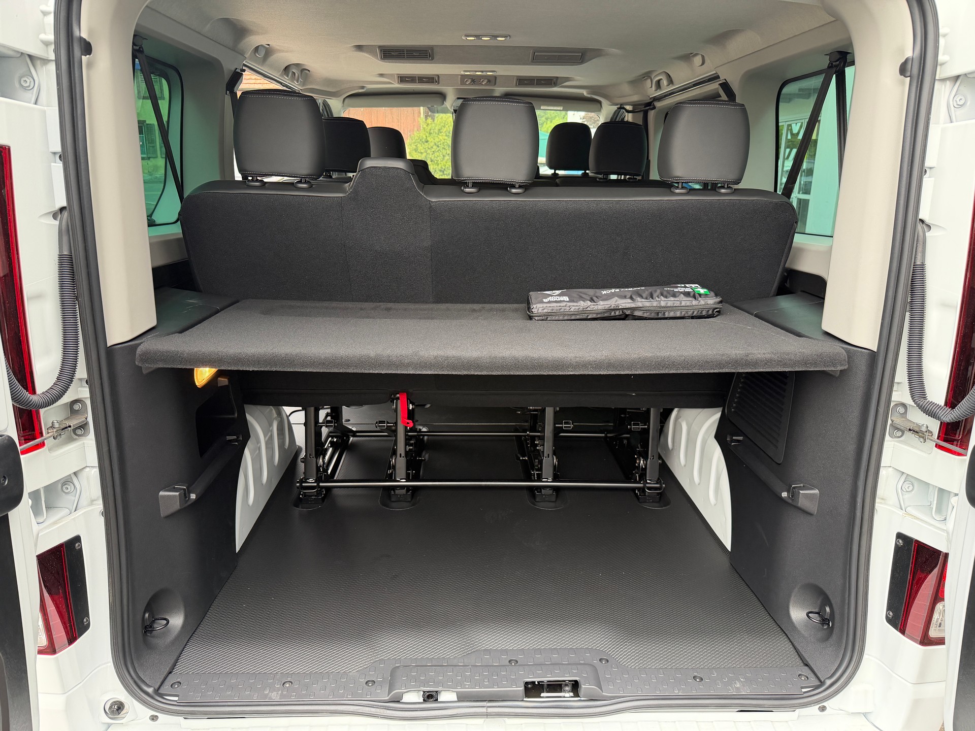 RENAULT Trafic Spaceclass 2.0 dCi Blue 170-image-8