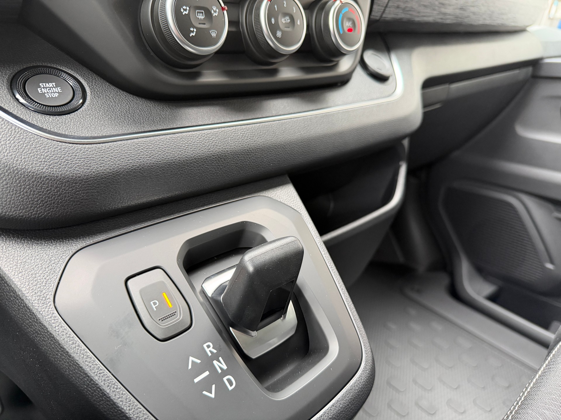 RENAULT Trafic Spaceclass 2.0 dCi Blue 170-image-10