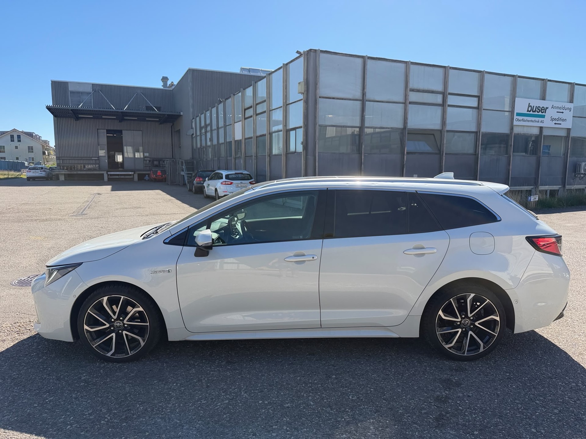TOYOTA Corolla Touring Sports 2.0 HSD Trend e-CVT-image-3
