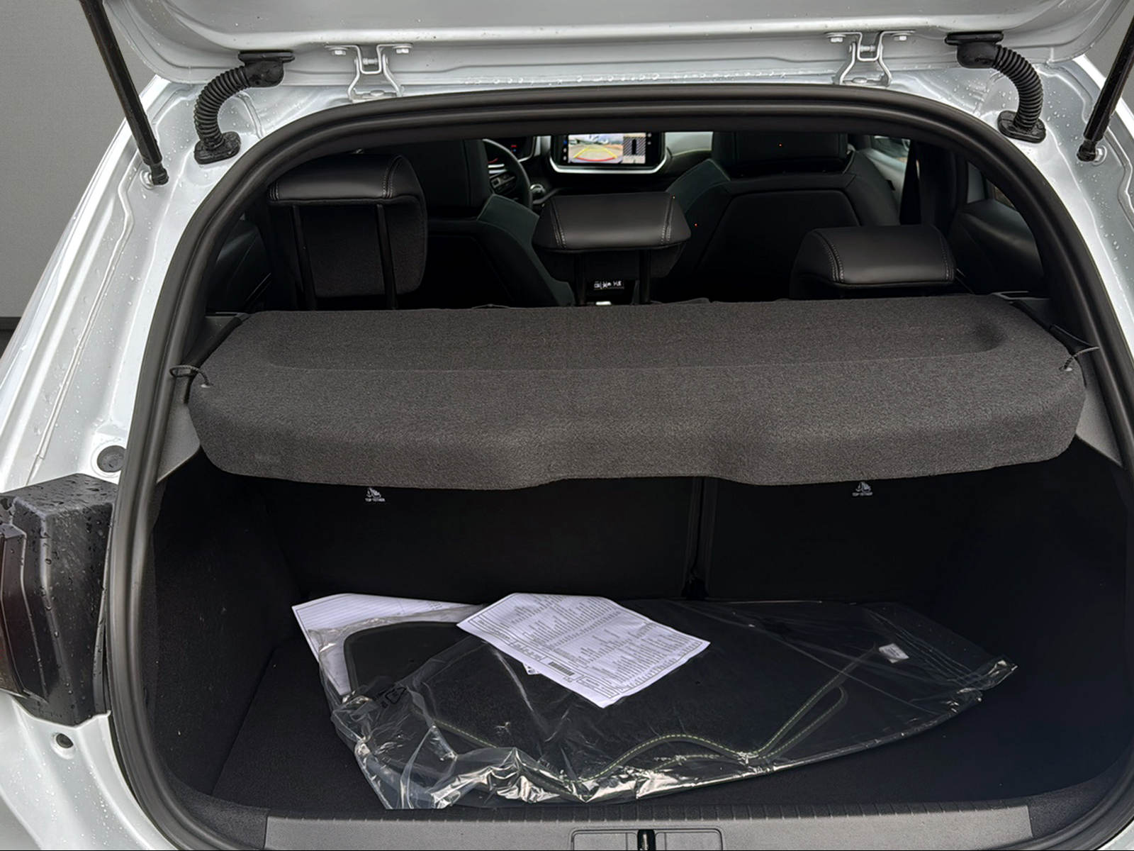 PEUGEOT 208 1.2 MHEV 145 GT Exclusive-image-10