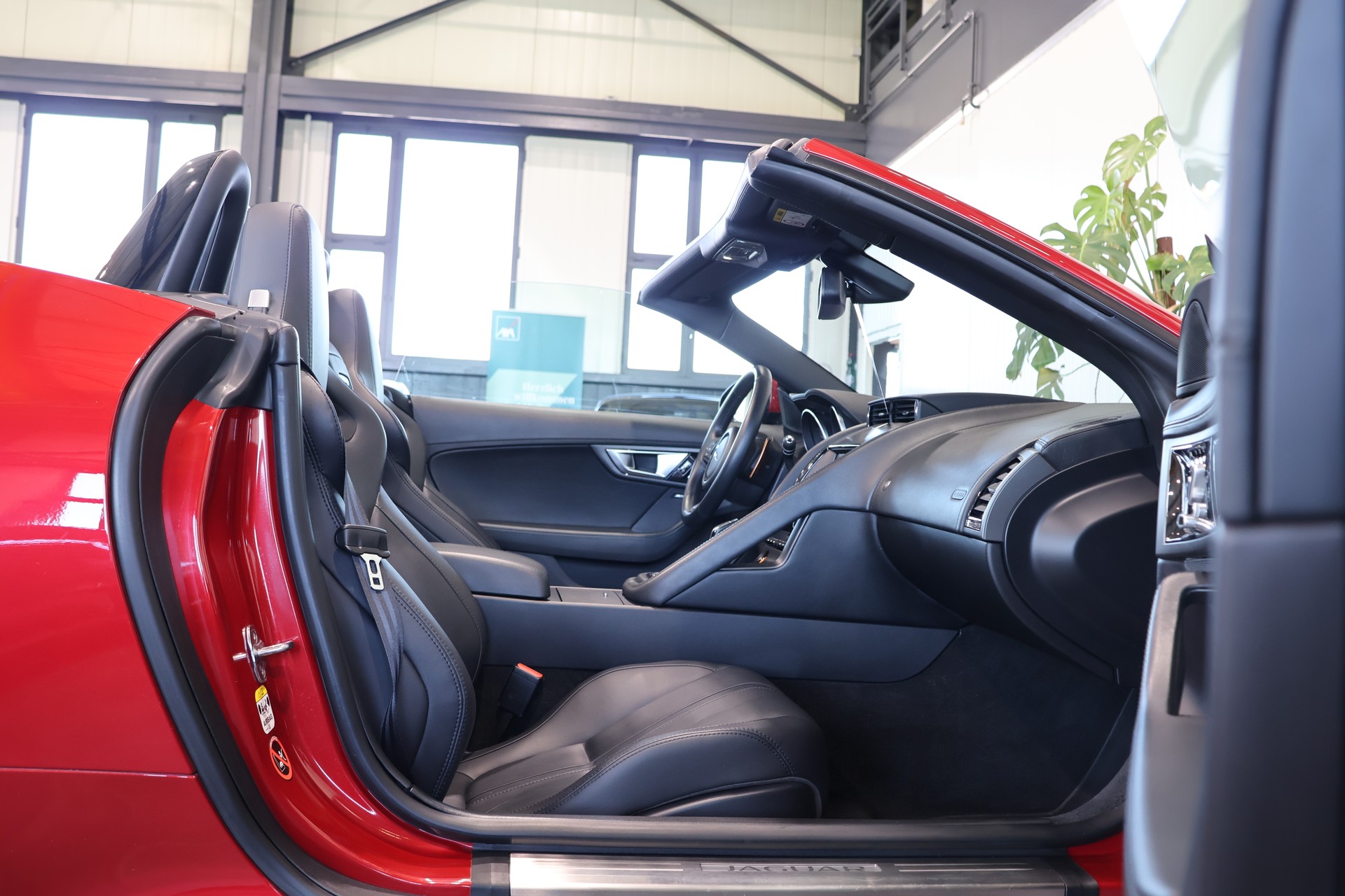 JAGUAR F-Type Convertible S 5.0 V8 S/C-image-11