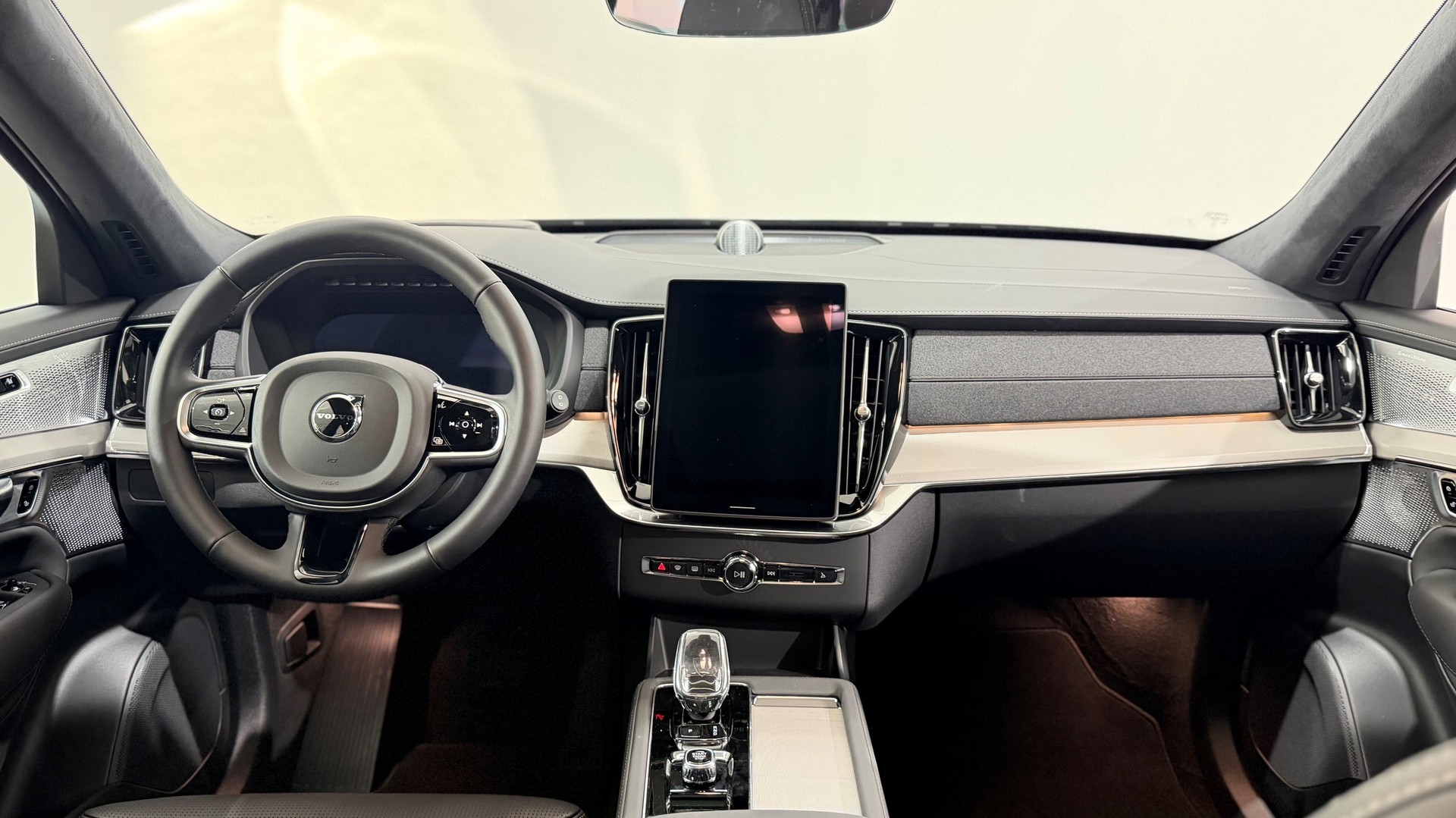 VOLVO XC90 2.0 T8 TE Ultra Bright eA-image-4