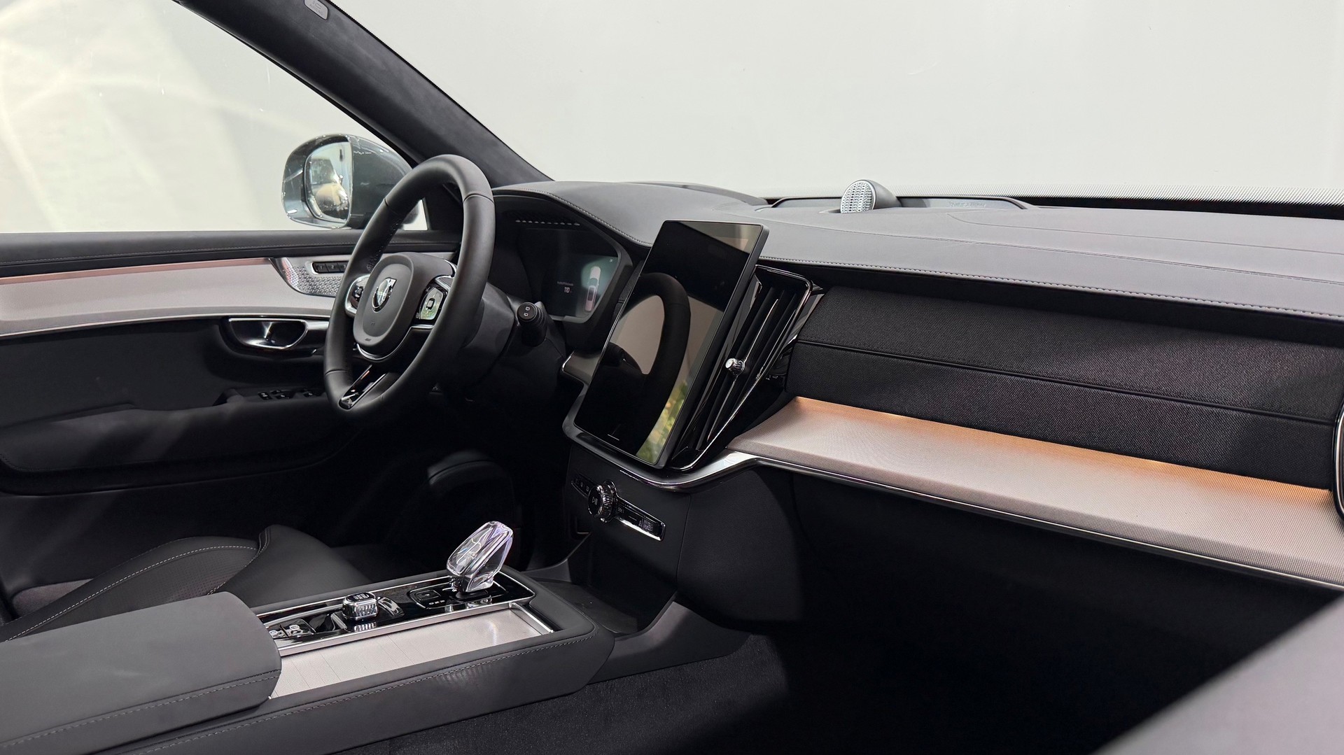 VOLVO XC90 2.0 T8 TE Ultra Bright eA-showroom-element-3