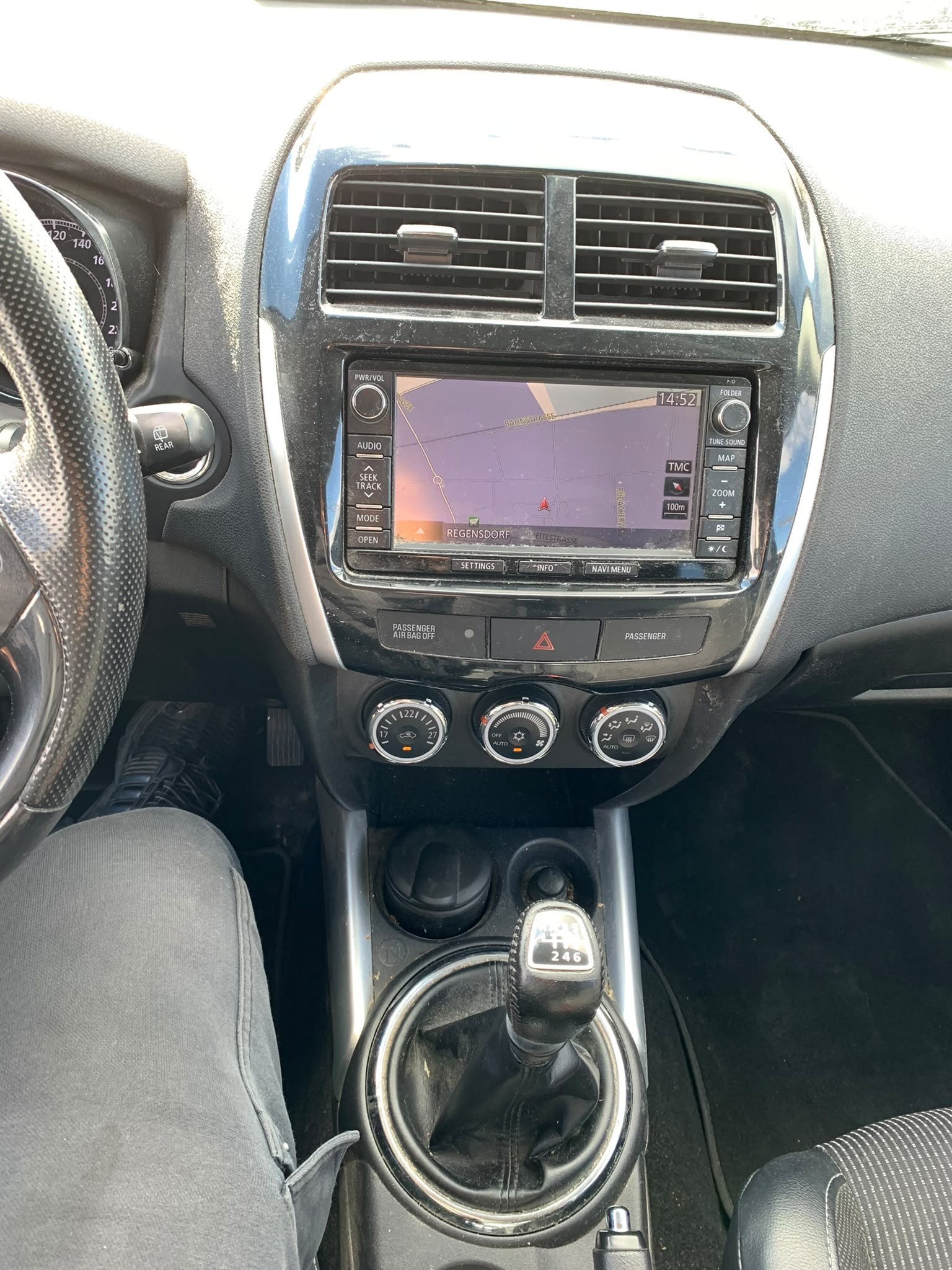 PEUGEOT 4008 1.6 HDi Allure 4WD (Klimatronik * Radio USB * Multilenkrad * Leder/Stoff * Sensoren * Navigation * Xenon * BO5)-image-10