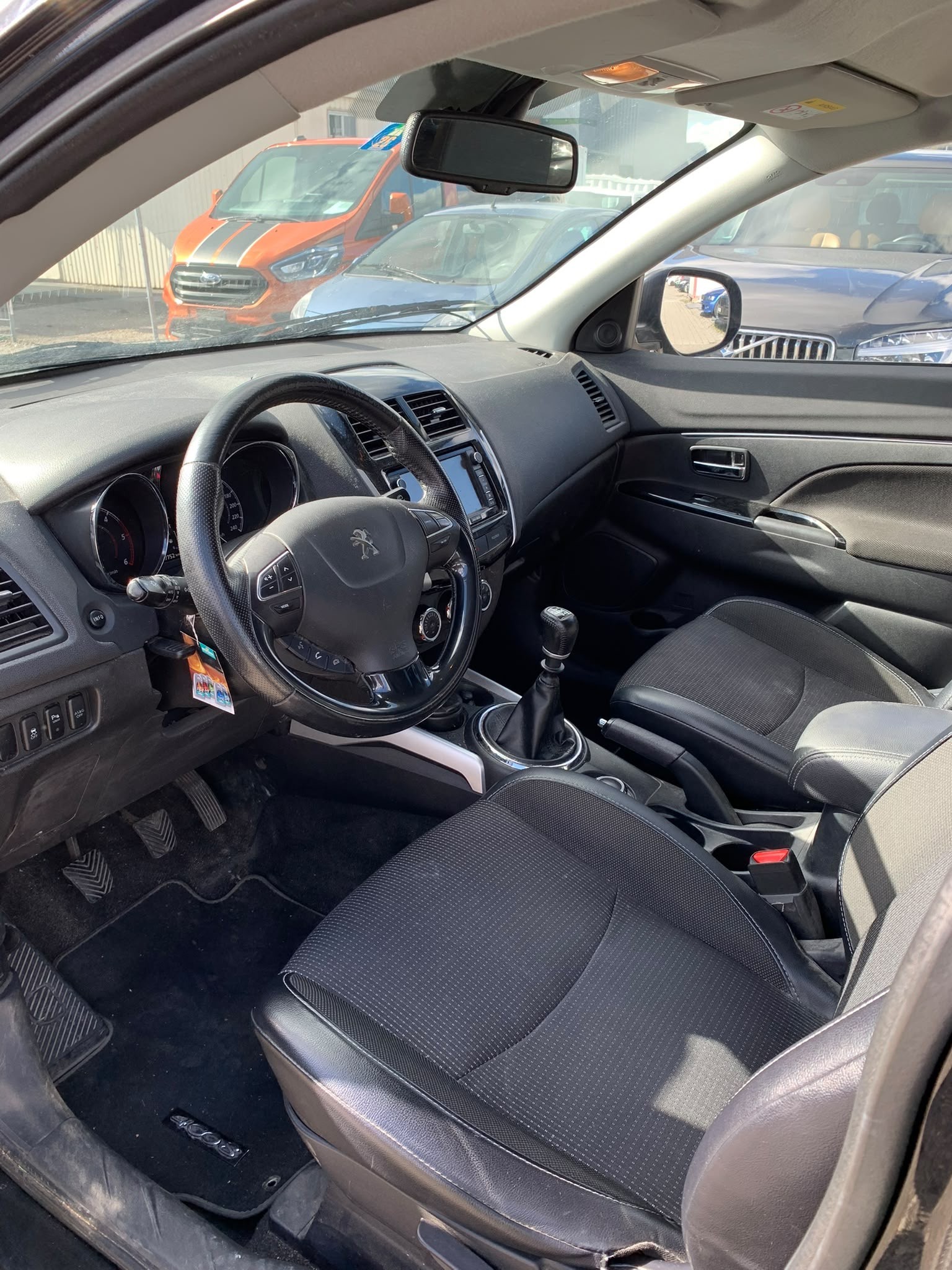 PEUGEOT 4008 1.6 HDi Allure 4WD (Klimatronik * Radio USB * Multilenkrad * Leder/Stoff * Sensoren * Navigation * Xenon * BO5)-image-13