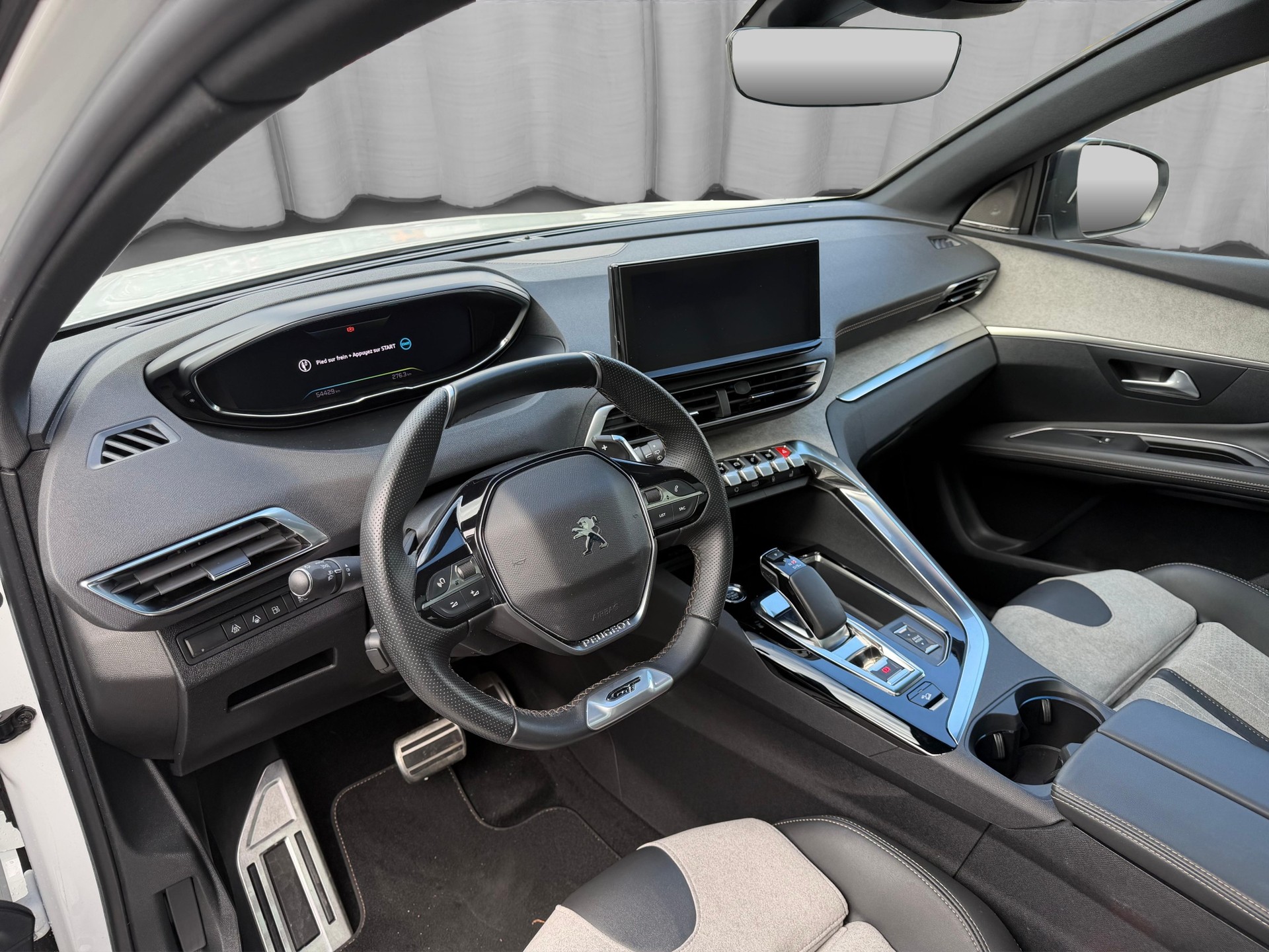 PEUGEOT 3008 300e Hybrid4 GT Pack EAT8-image-9