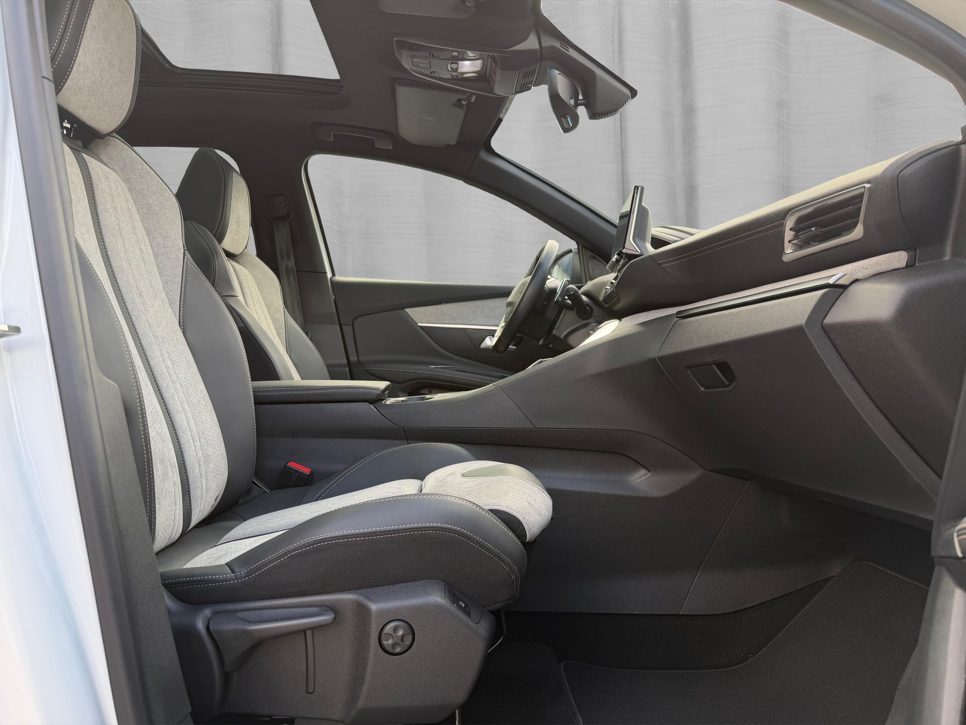 PEUGEOT 3008 300e Hybrid4 GT Pack EAT8-image-14