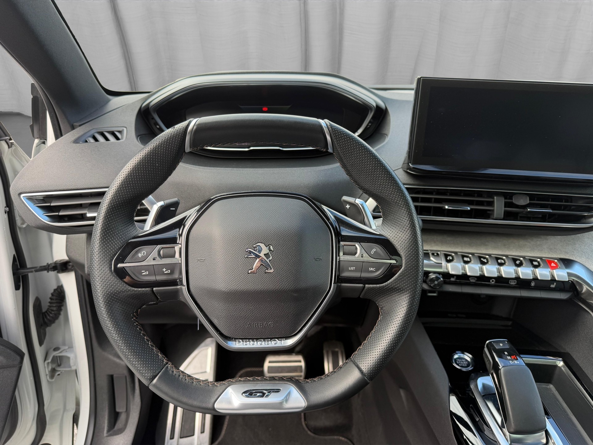 PEUGEOT 3008 300e Hybrid4 GT Pack EAT8-image-11