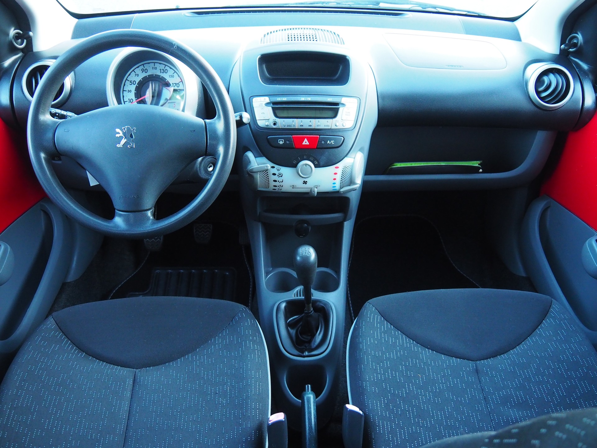 PEUGEOT 107 1.0 Trendy-image-8